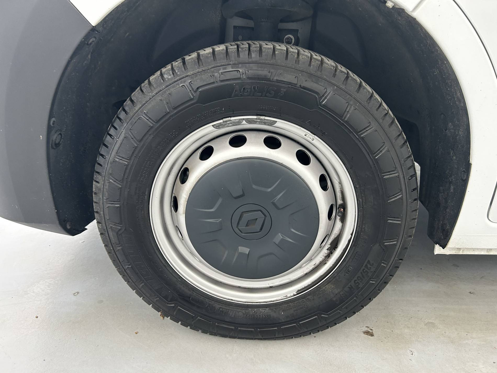 Vente en ligne Renault Master Fourgon MASTER FGN TRAC F3500 L3H3 BLUE DCI 135 au prix de 25 790 €