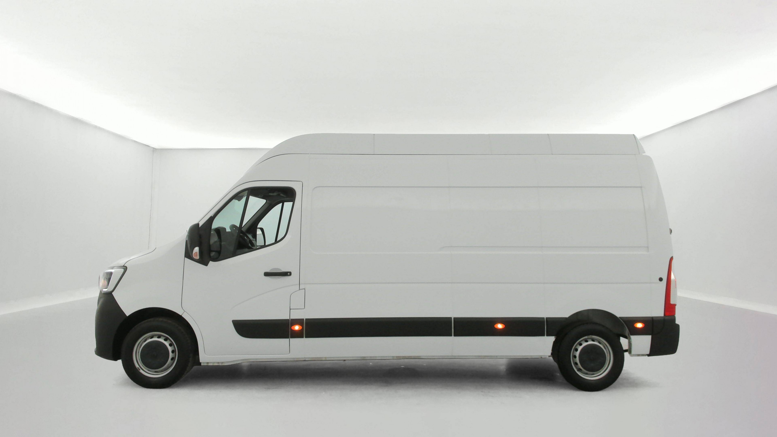 Renault Master Fourgon MASTER FGN TRAC F3500 L3H3 BLUE DCI 135 occasion de 2024 en vente à Auray