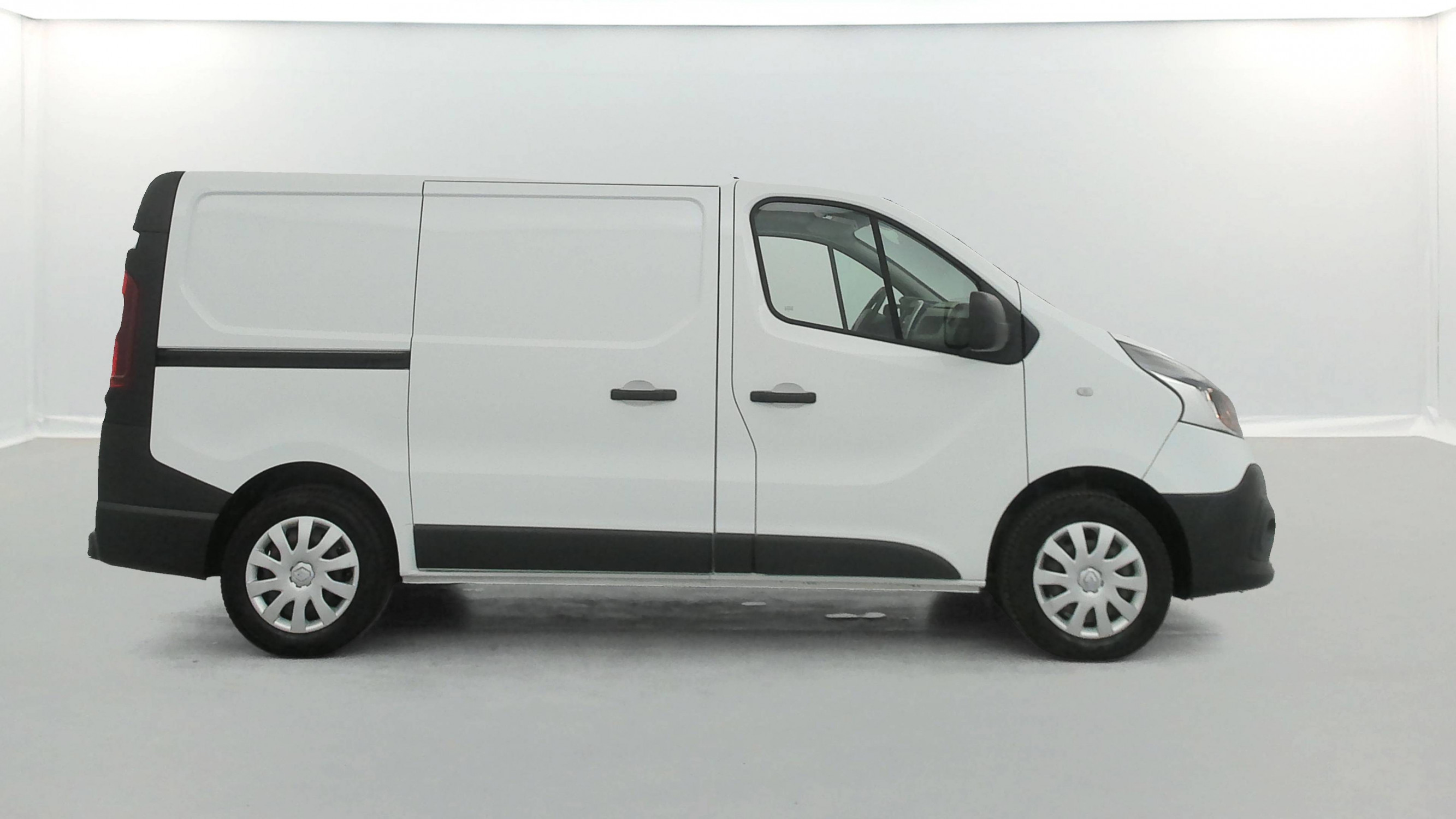 Vente en ligne Renault Trafic 3 Fourgon TRAFIC FGN L1H1 1000 KG DCI 95 E6 STOP&START au prix de 13 990 €