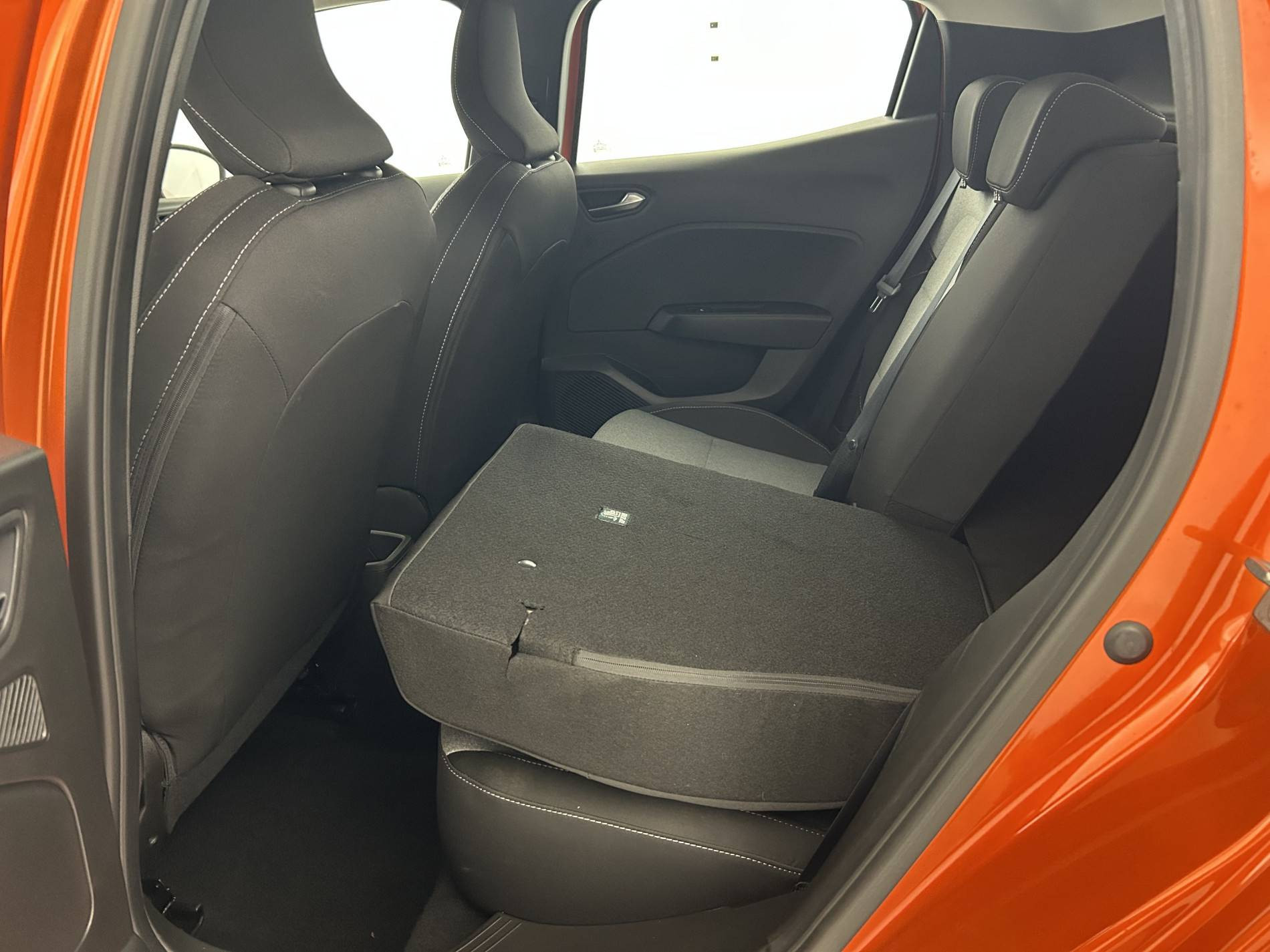Vente en ligne Renault Clio 5 Clio E-Tech full hybrid 145 au prix de 19 490 €