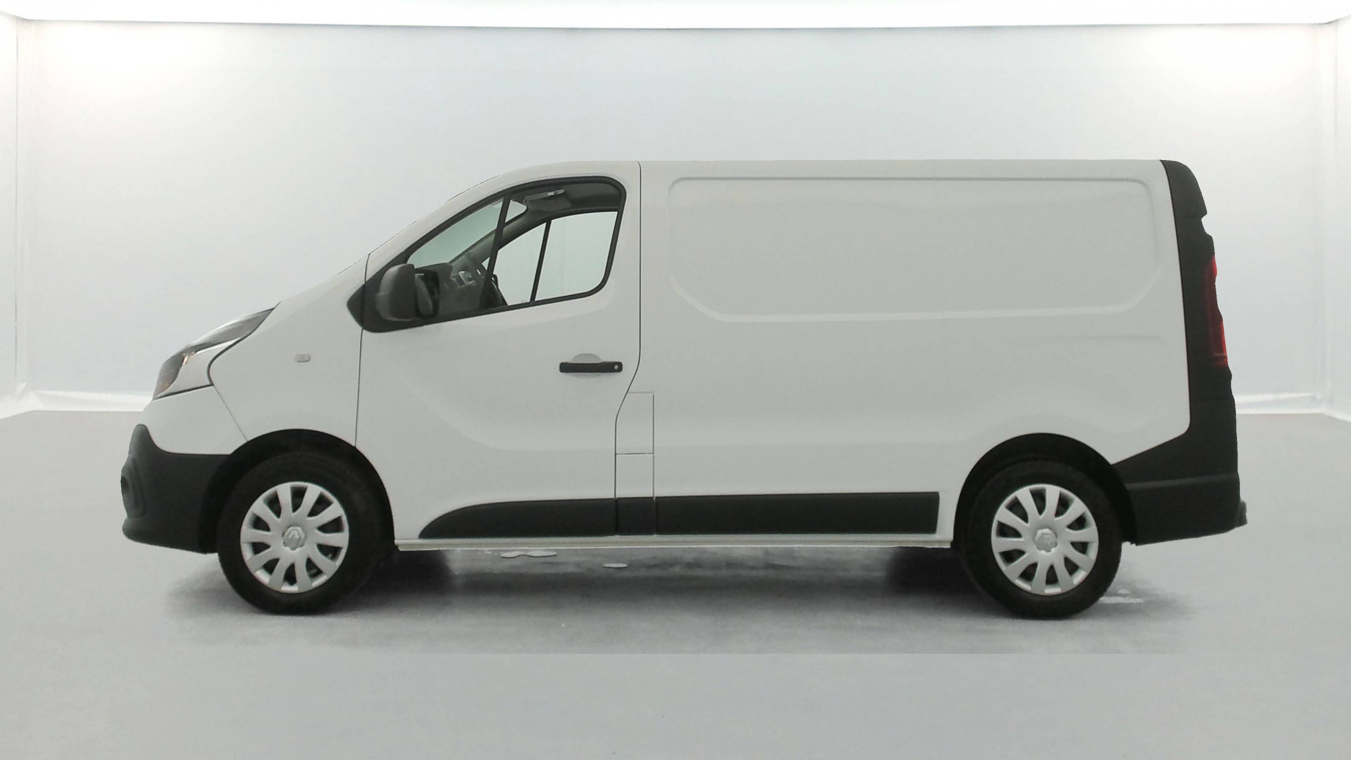 Renault Trafic 3 Fourgon TRAFIC FGN L1H1 1000 KG DCI 95 E6 STOP&START occasion de 2019 en vente à Auray