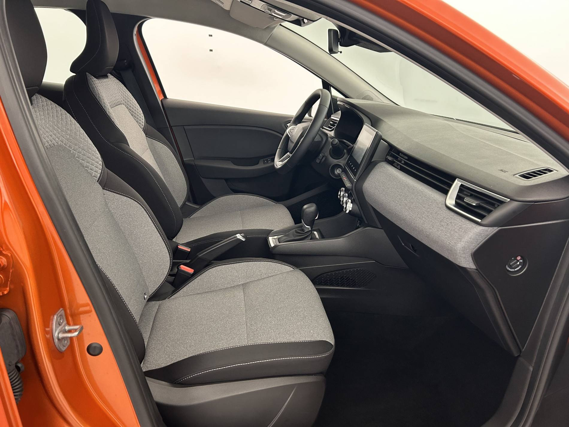 Vente en ligne Renault Clio 5 Clio E-Tech full hybrid 145 au prix de 19 490 €