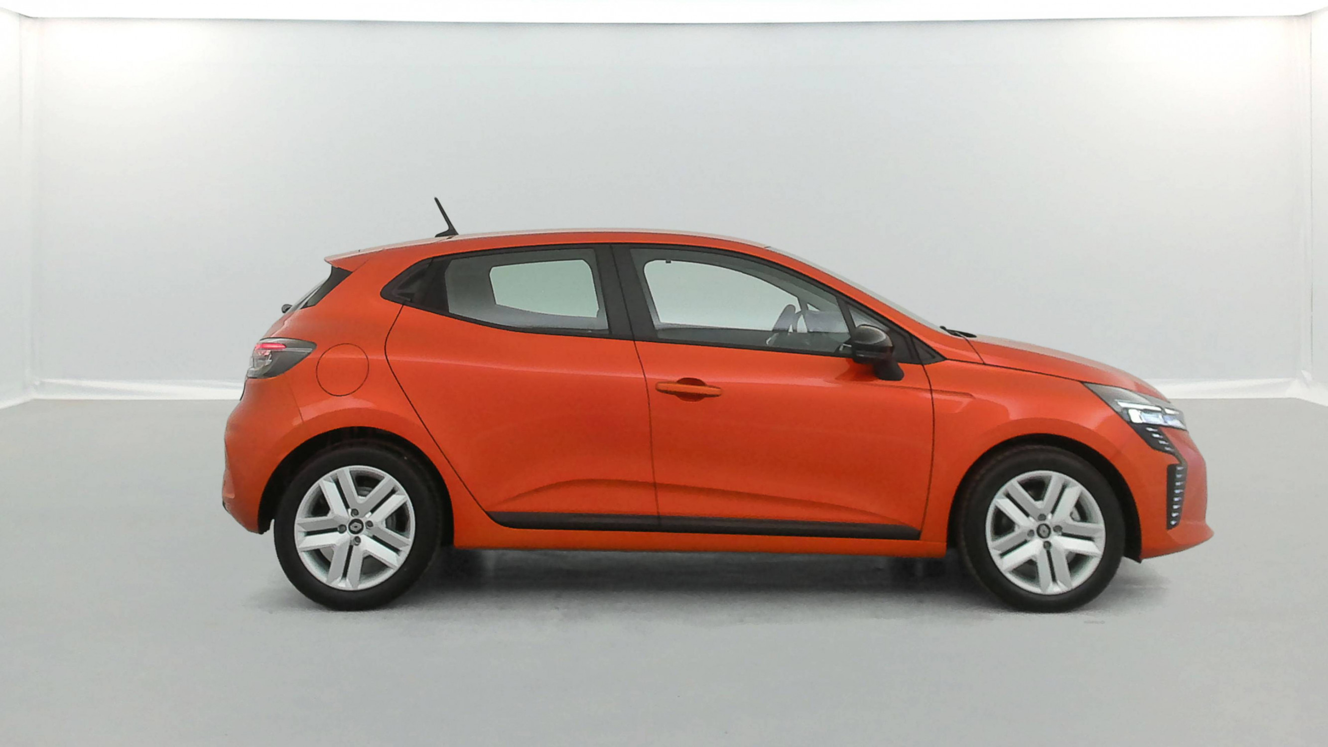 Vente en ligne Renault Clio 5 Clio E-Tech full hybrid 145 au prix de 19 490 €