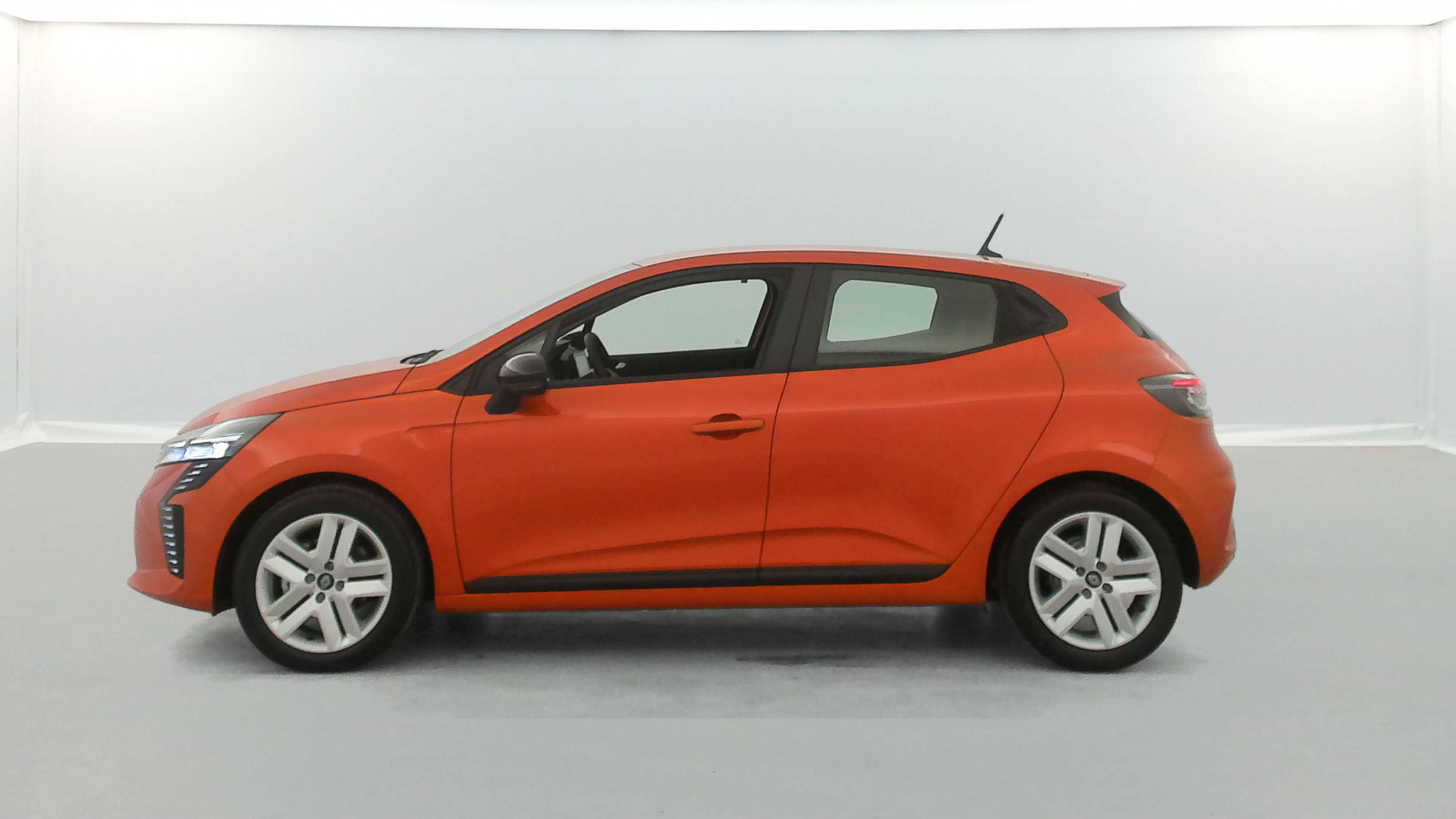 Renault Clio 5 Clio E-Tech full hybrid 145 occasion de 2025 en vente à Auray