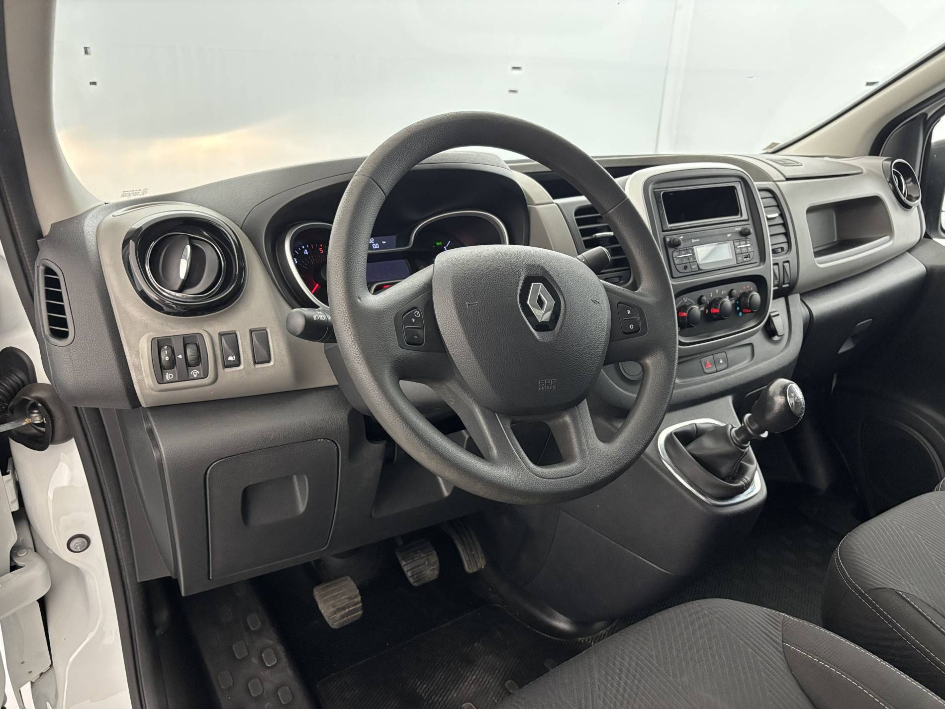 Vente en ligne Renault Trafic 3 Fourgon TRAFIC FGN L1H1 1000 KG DCI 95 E6 STOP&START au prix de 13 990 €