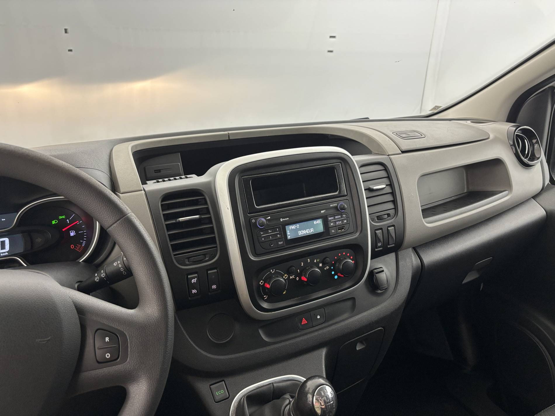 Vente en ligne Renault Trafic 3 Fourgon TRAFIC FGN L1H1 1000 KG DCI 95 E6 STOP&START au prix de 13 990 €