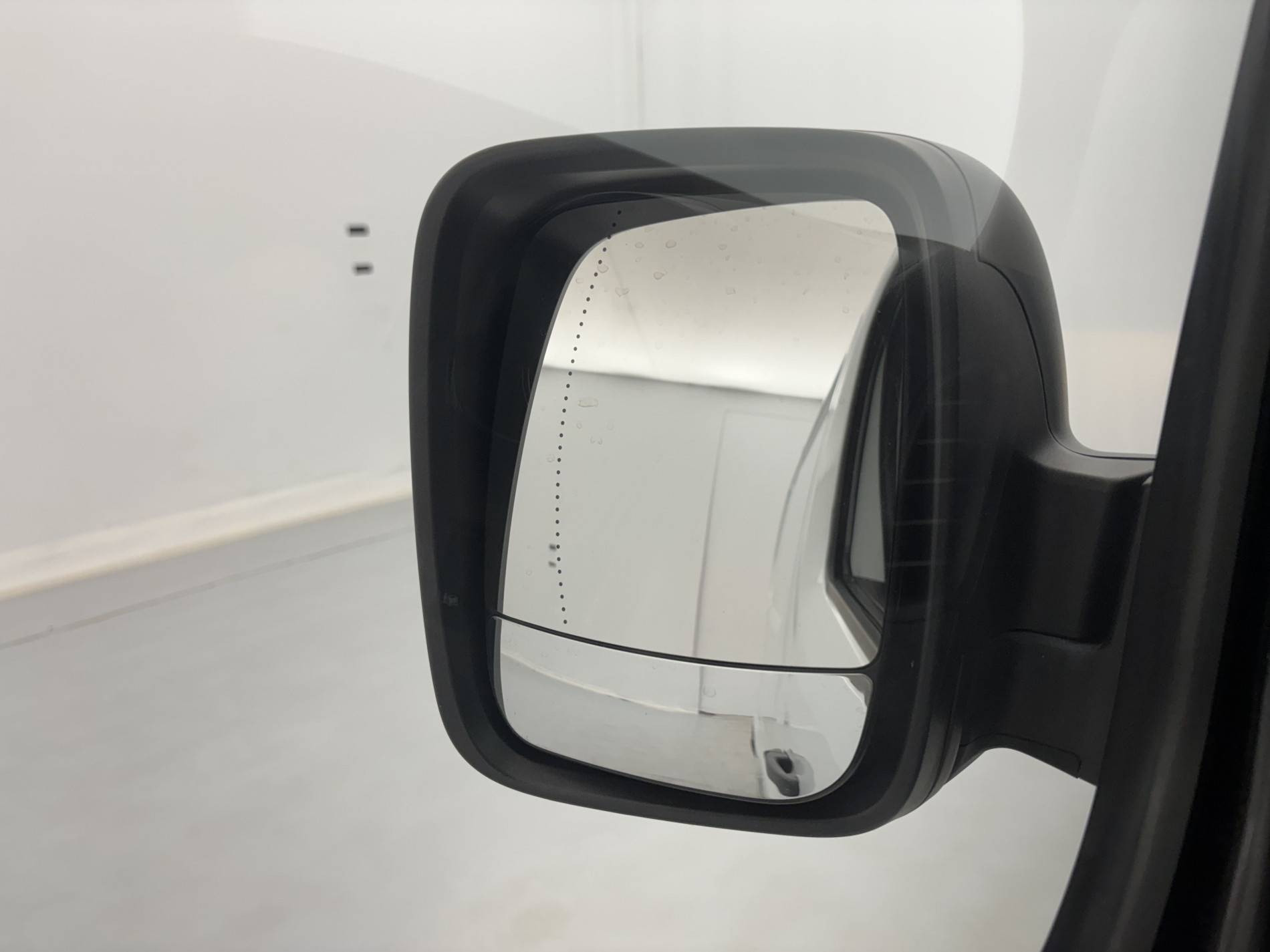 Vente en ligne Renault Trafic 3 Fourgon TRAFIC FGN L1H1 1000 KG DCI 95 E6 STOP&START au prix de 13 990 €
