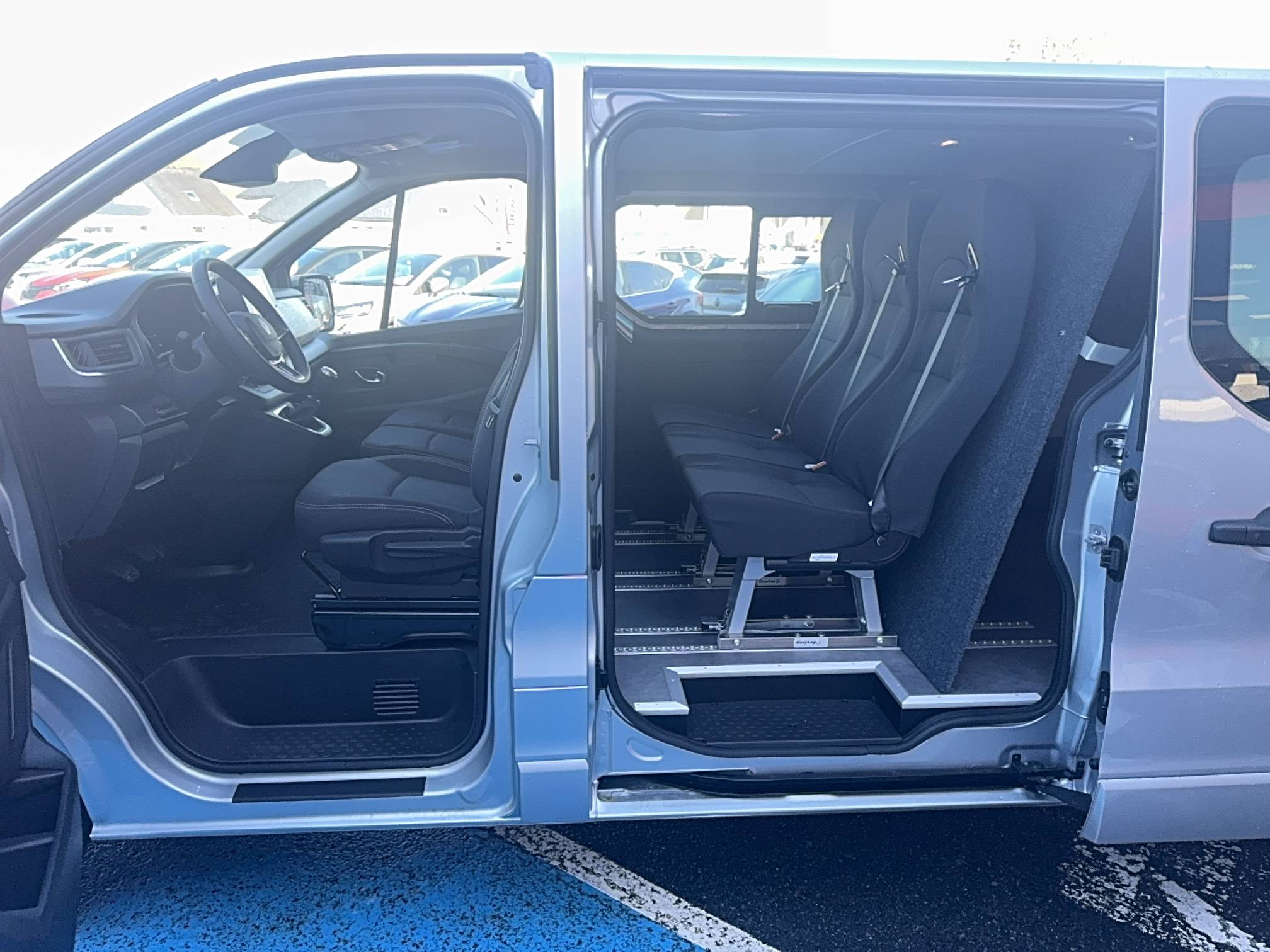 Vente en ligne Renault Trafic Cabine Approfondie TRAFIC CA BLUE DCI 150 L1H1 3T GSR2 au prix de 39 900 €