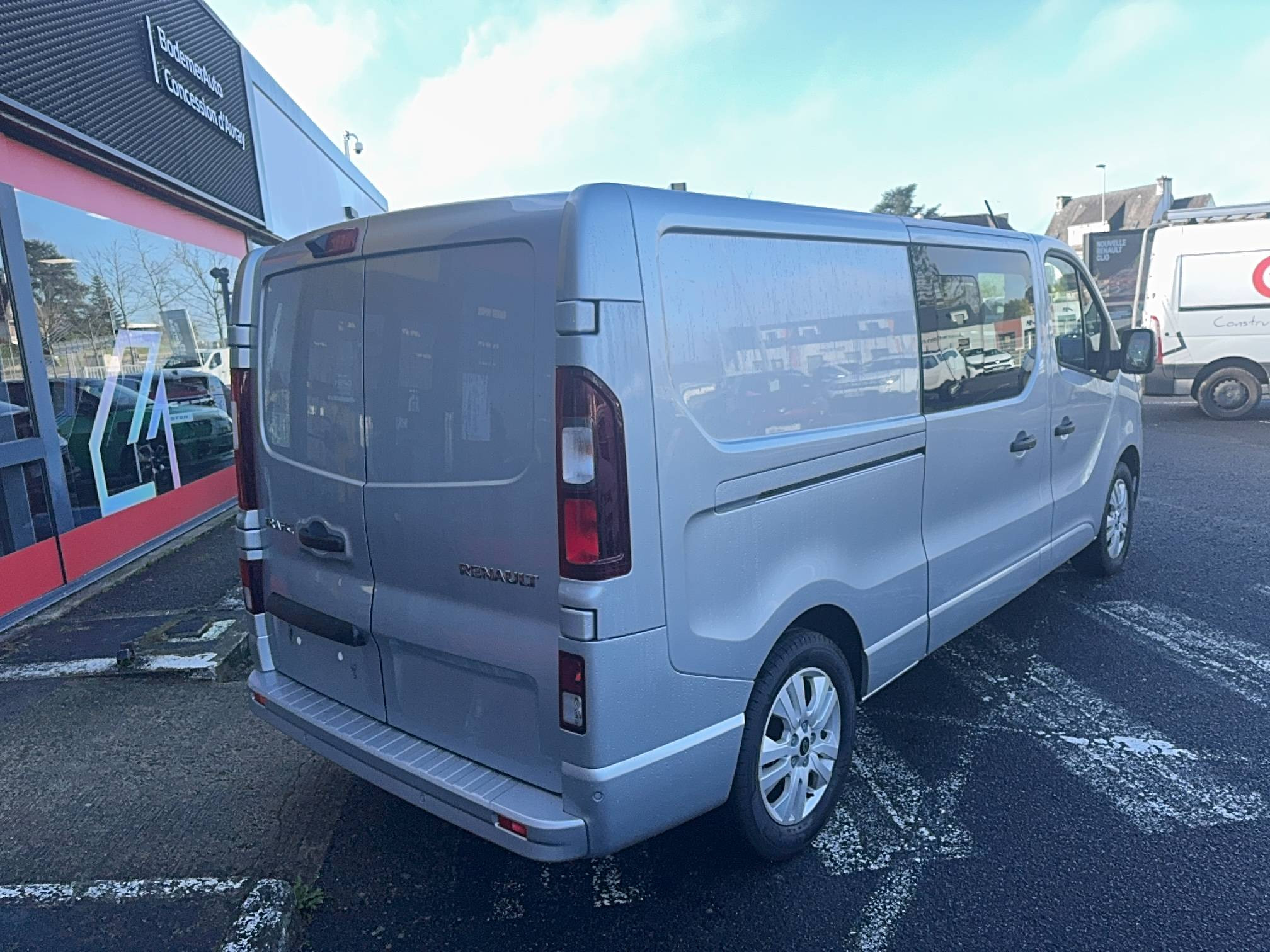 Vente en ligne Renault Trafic Cabine Approfondie TRAFIC CA BLUE DCI 150 L1H1 3T GSR2 au prix de 39 900 €