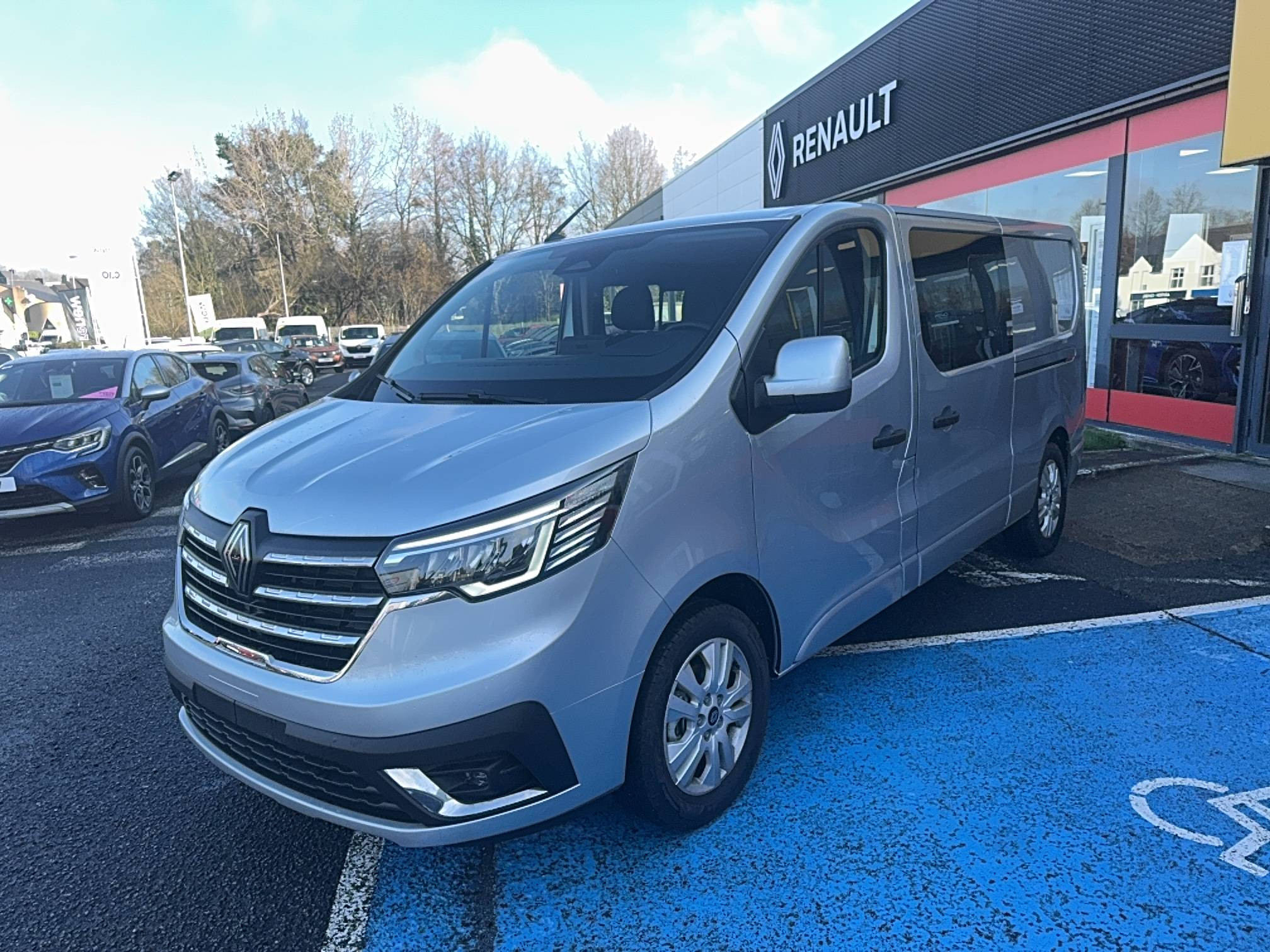 Vente en ligne Renault Trafic Cabine Approfondie TRAFIC CA BLUE DCI 150 L1H1 3T GSR2 au prix de 39 900 €