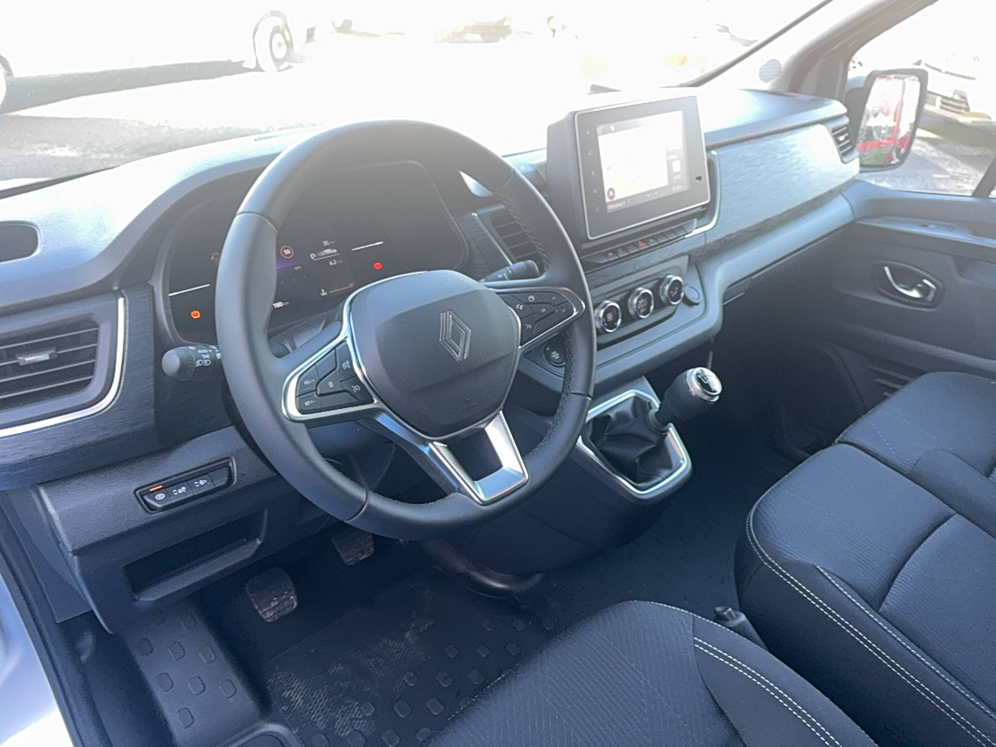 Vente en ligne Renault Trafic Cabine Approfondie TRAFIC CA BLUE DCI 150 L1H1 3T GSR2 au prix de 39 900 €