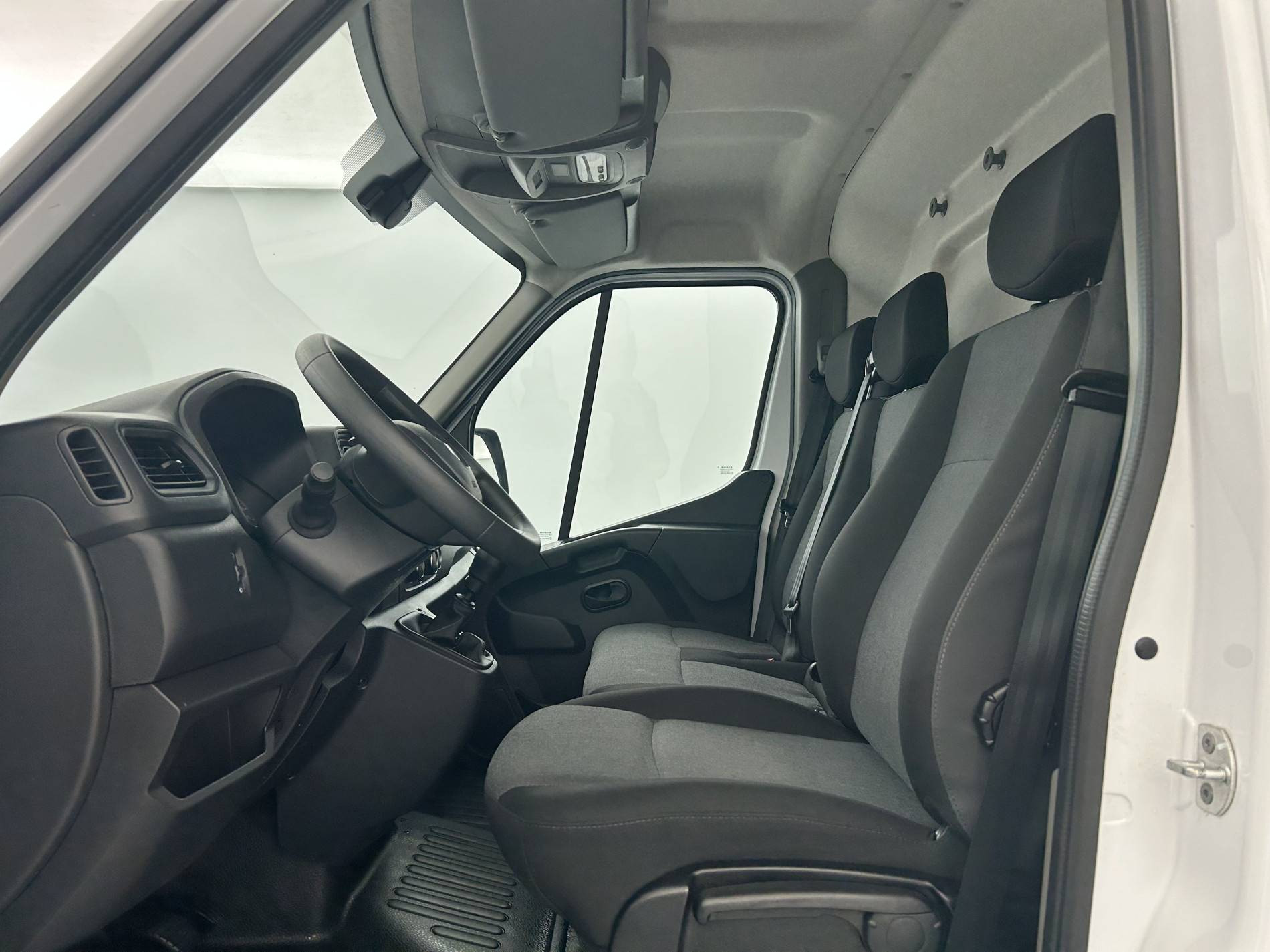 Vente en ligne Renault Master Fourgon MASTER FGN TRAC F3500 L3H3 BLUE DCI 135 au prix de 25 790 €