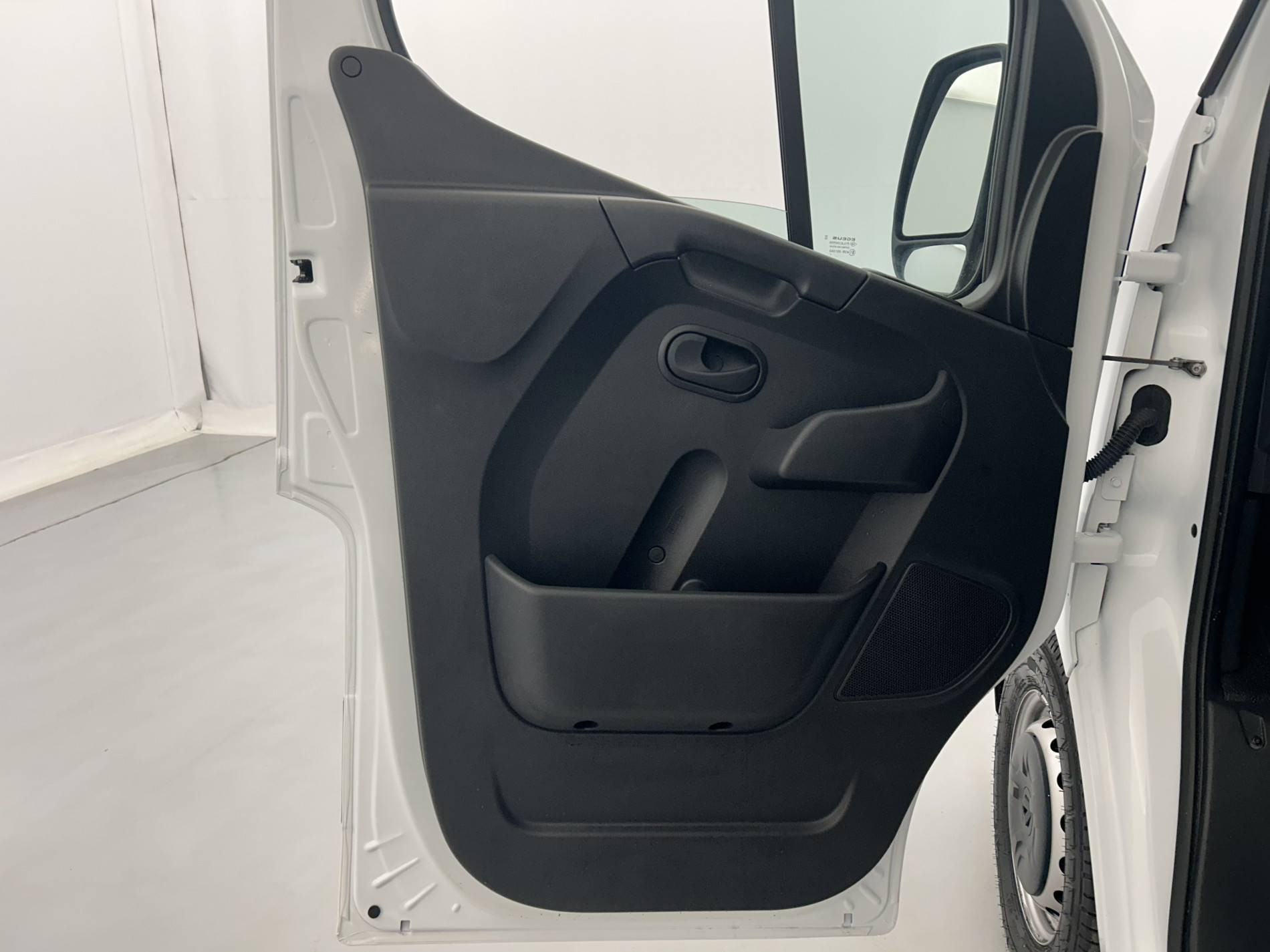 Vente en ligne Renault Master Fourgon MASTER FGN TRAC F3500 L3H3 BLUE DCI 135 au prix de 25 790 €