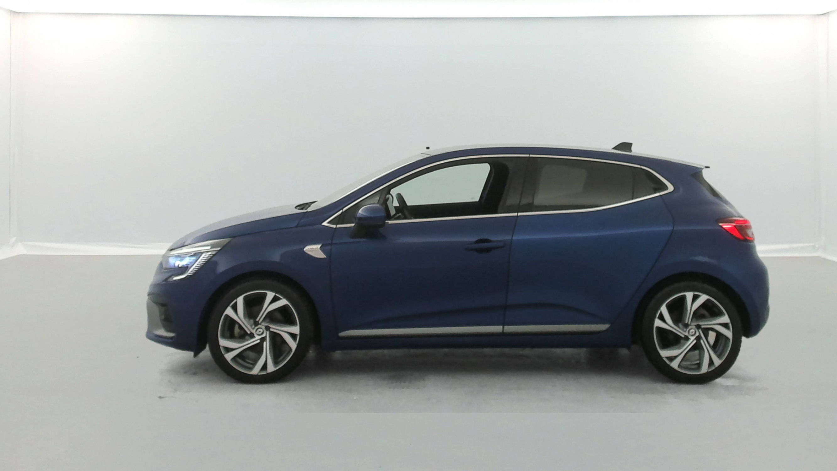 Renault Clio 5 Clio E-Tech 140 - 21N occasion de 2022 en vente à Auray