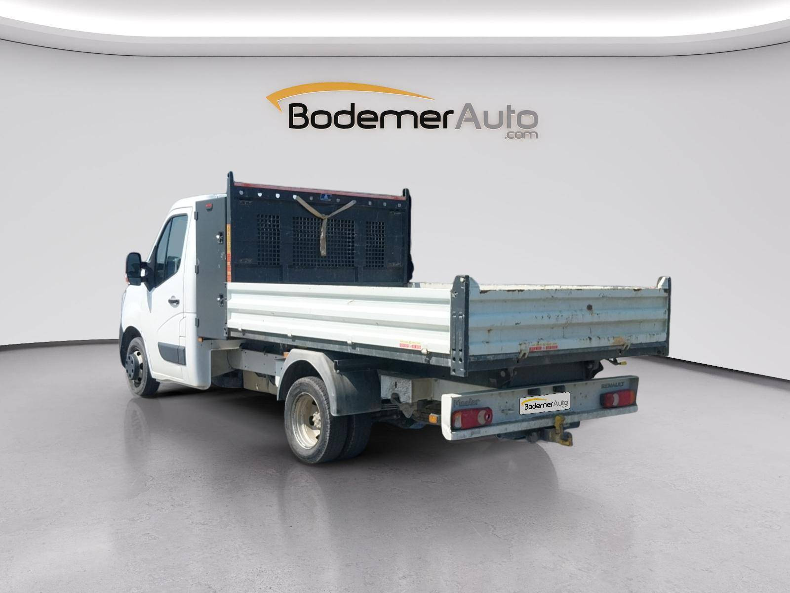 Vente en ligne Renault Master Benne MASTER BENNE PROP RJ3500 L3 COFFRE BLUE DCI 145 EURO VI au prix de 30 900 €