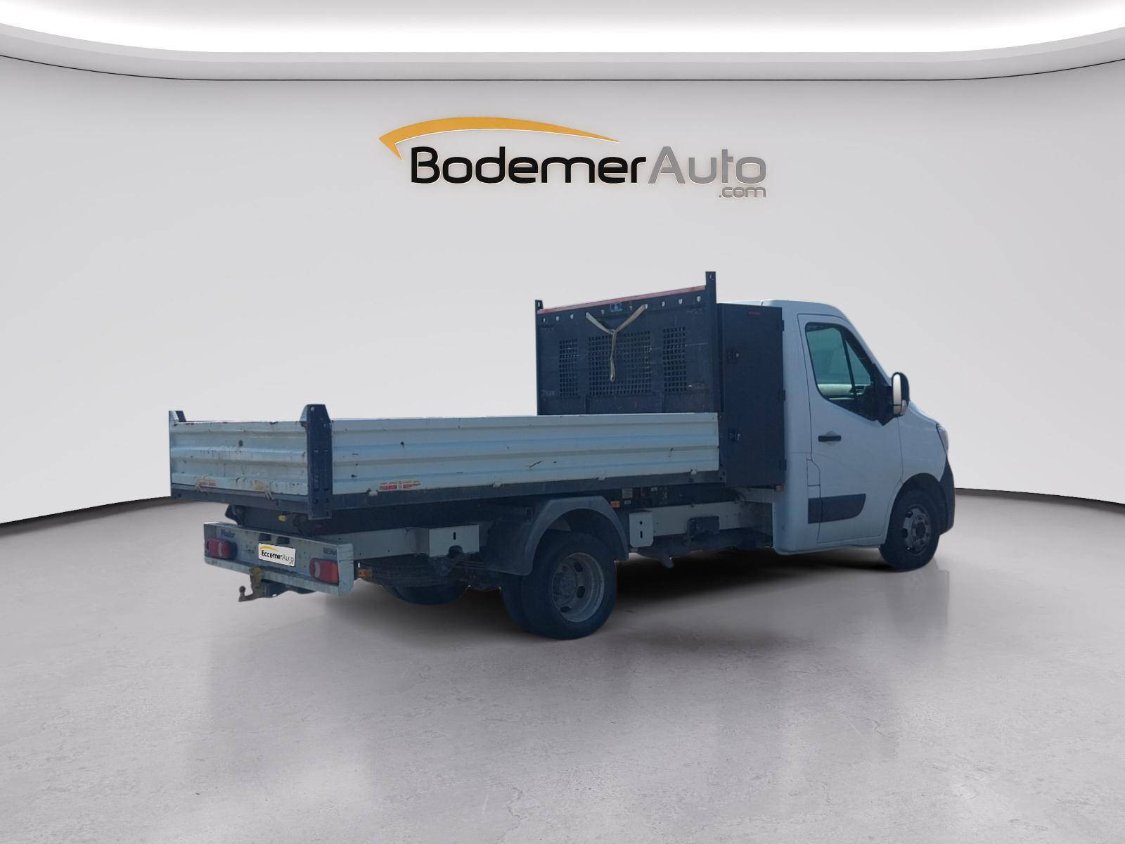 Vente en ligne Renault Master Benne MASTER BENNE PROP RJ3500 L3 COFFRE BLUE DCI 145 EURO VI au prix de 30 900 €