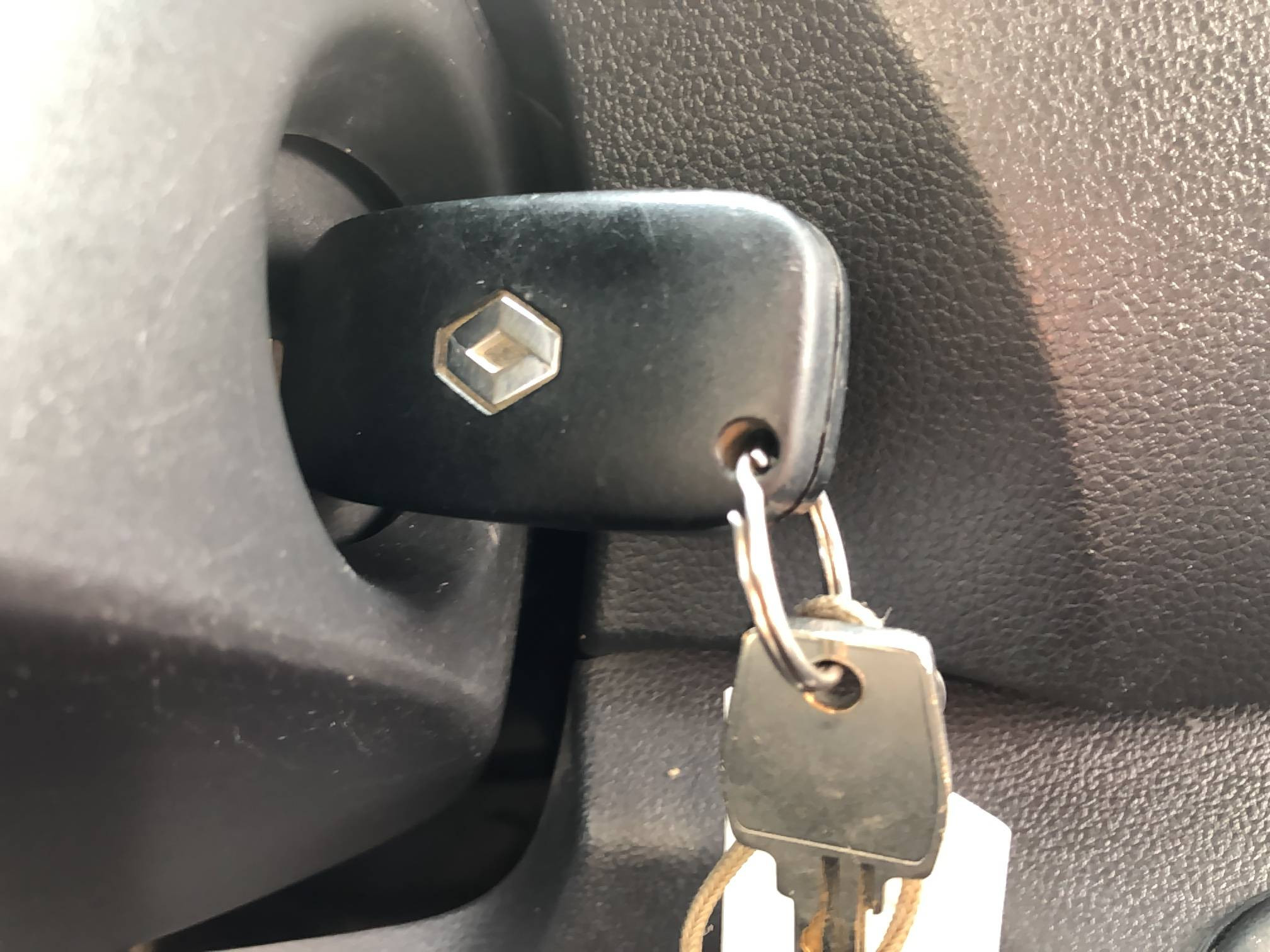 Vente en ligne Renault Master Benne MASTER BENNE PROP RJ3500 L3 COFFRE BLUE DCI 145 EURO VI au prix de 30 900 €