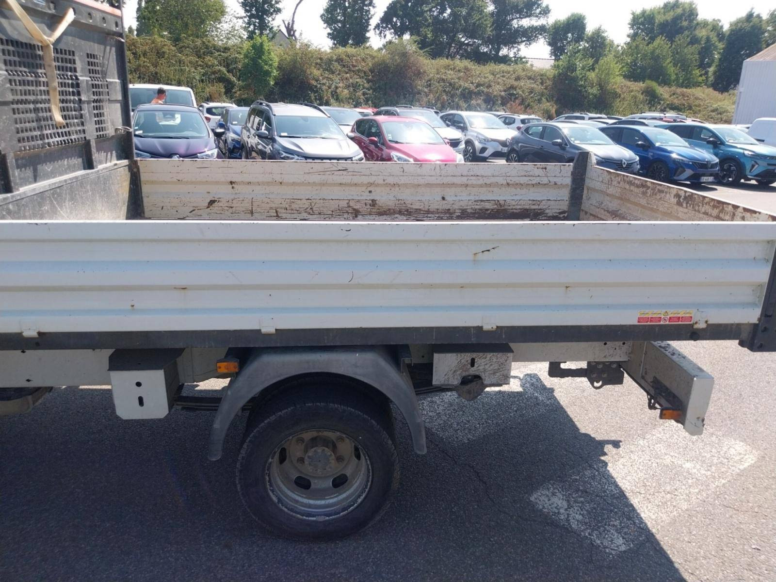 Vente en ligne Renault Master Benne MASTER BENNE PROP RJ3500 L3 COFFRE BLUE DCI 145 EURO VI au prix de 30 900 €