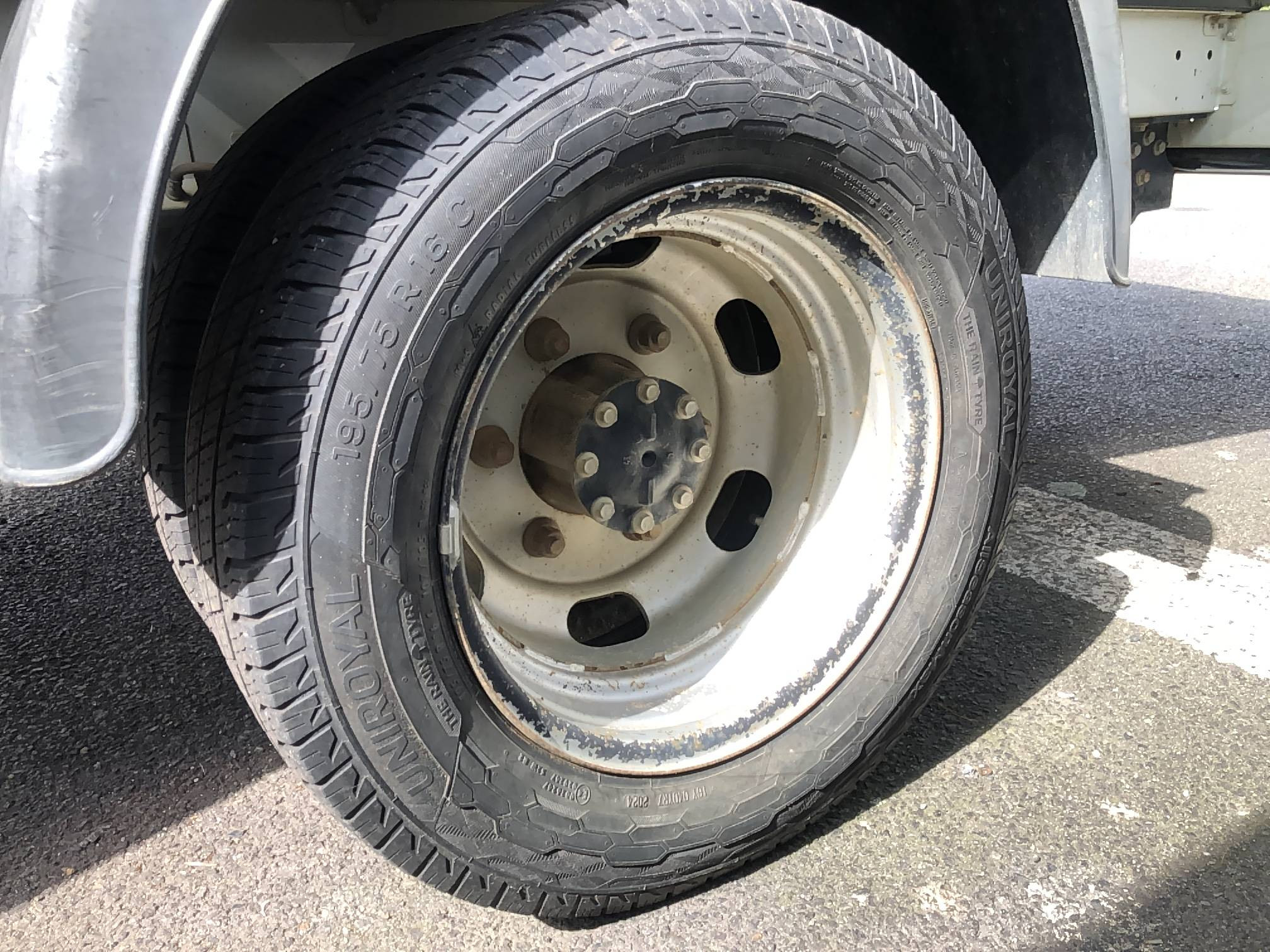 Vente en ligne Renault Master Benne MASTER BENNE PROP RJ3500 L3 COFFRE BLUE DCI 145 EURO VI au prix de 30 900 €