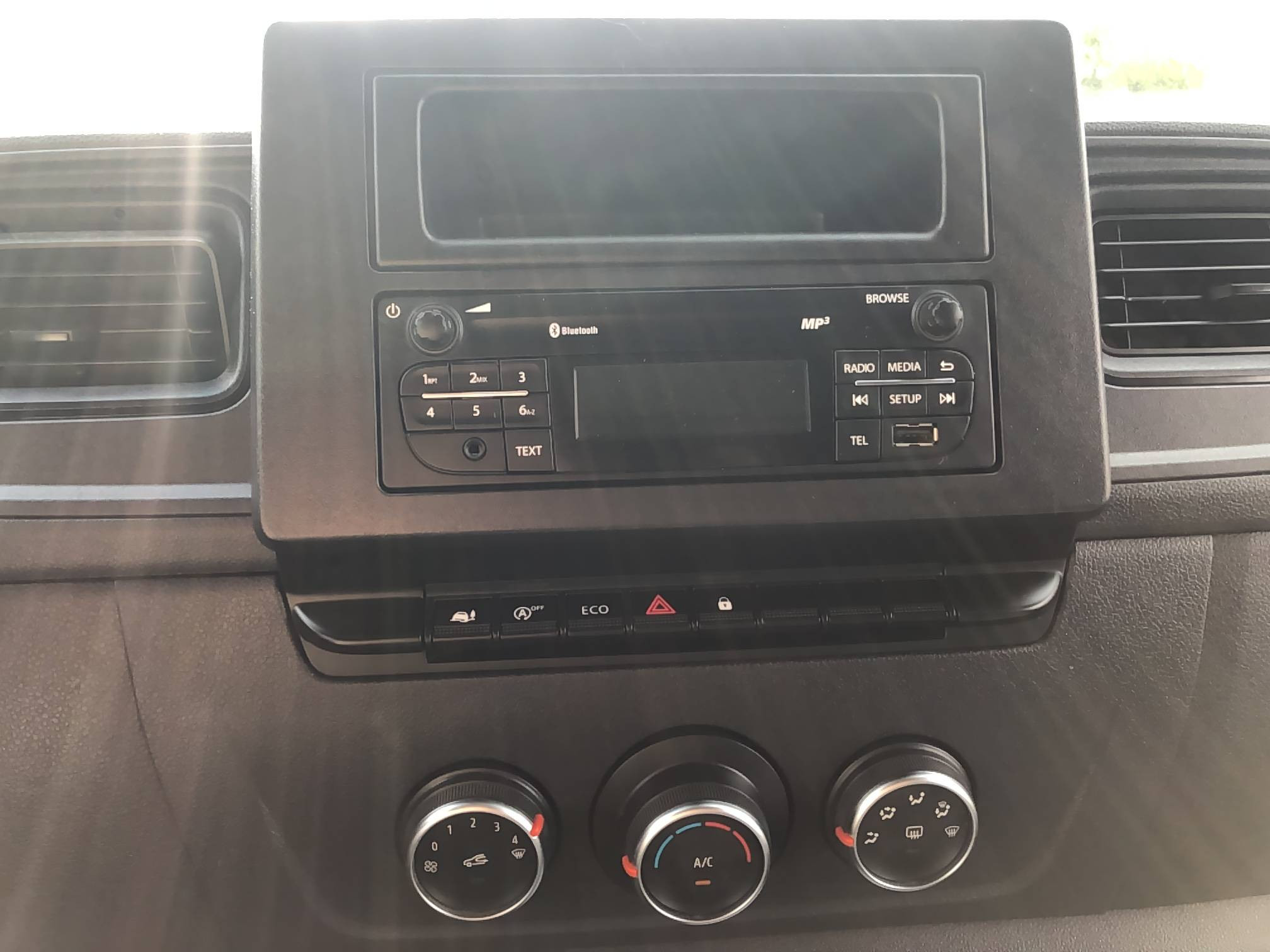 Vente en ligne Renault Master Benne MASTER BENNE PROP RJ3500 L3 COFFRE BLUE DCI 145 EURO VI au prix de 30 900 €