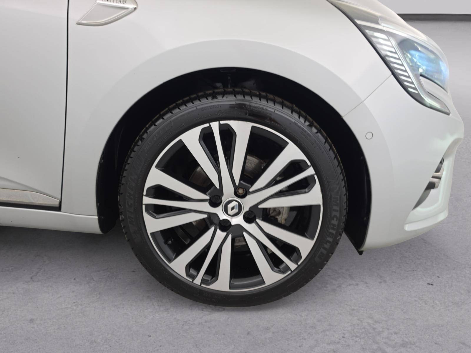 Vente en ligne Renault Clio 5 Clio E-Tech 140 - 21N au prix de 19 570 €