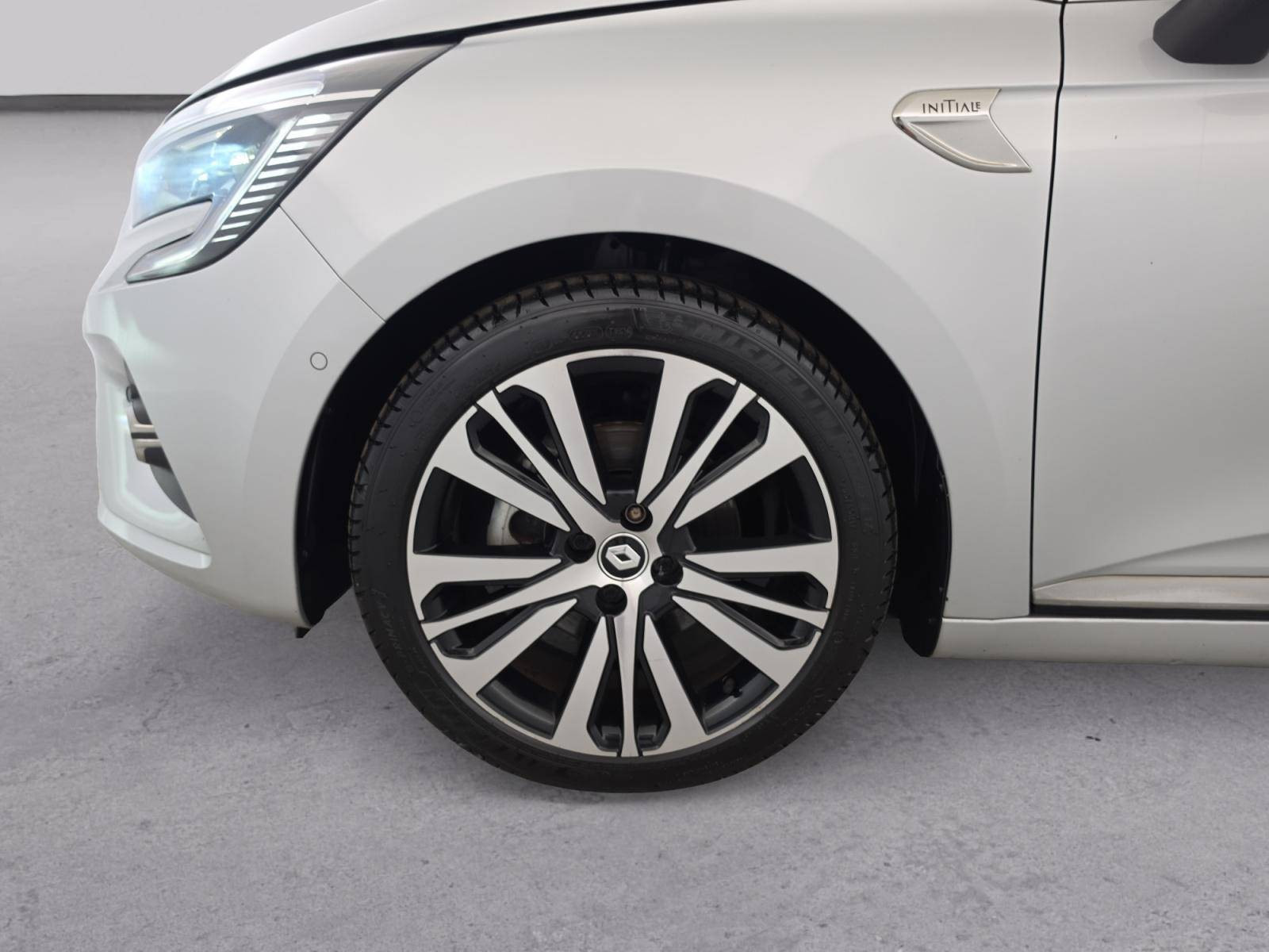 Vente en ligne Renault Clio 5 Clio E-Tech 140 - 21N au prix de 19 570 €