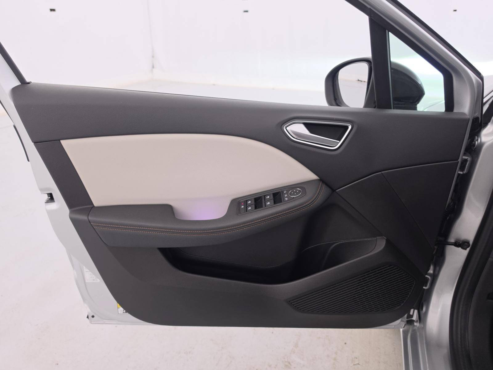 Vente en ligne Renault Clio 5 Clio E-Tech 140 - 21N au prix de 19 570 €