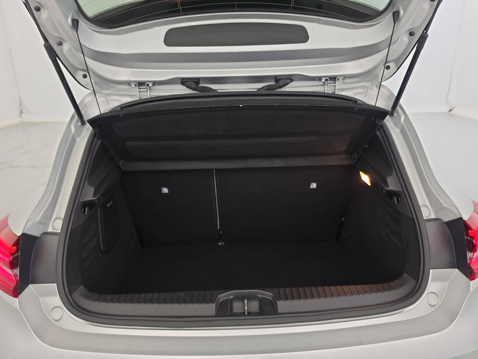 Vente en ligne Renault Clio 5 Clio E-Tech 140 - 21N au prix de 19 570 €