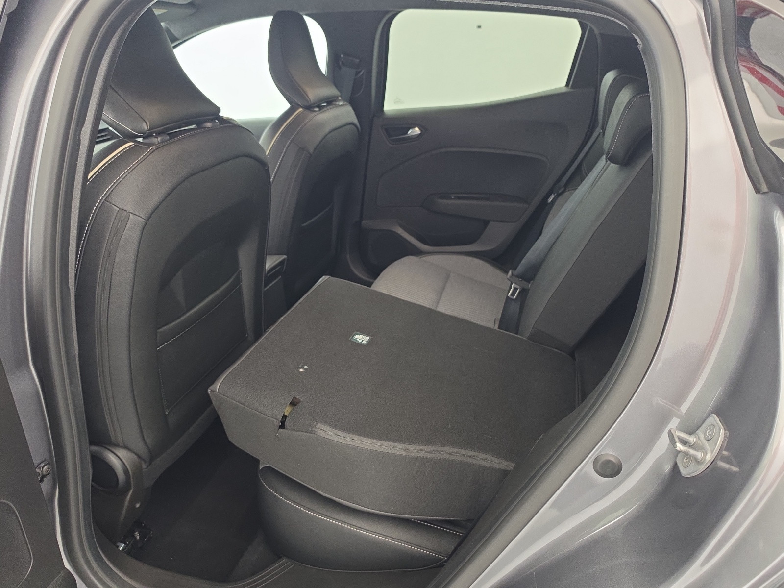 Vente en ligne Renault Clio 5 Clio E-Tech full hybrid 145 ch GSR2 au prix de 20 290 €