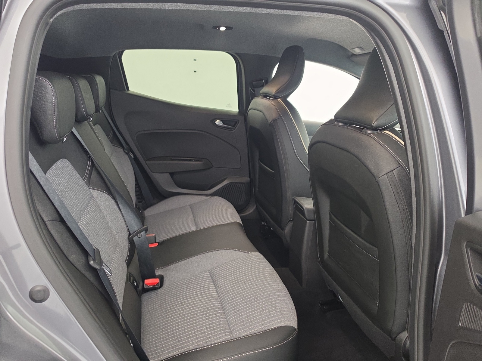 Vente en ligne Renault Clio 5 Clio E-Tech full hybrid 145 ch GSR2 au prix de 20 290 €