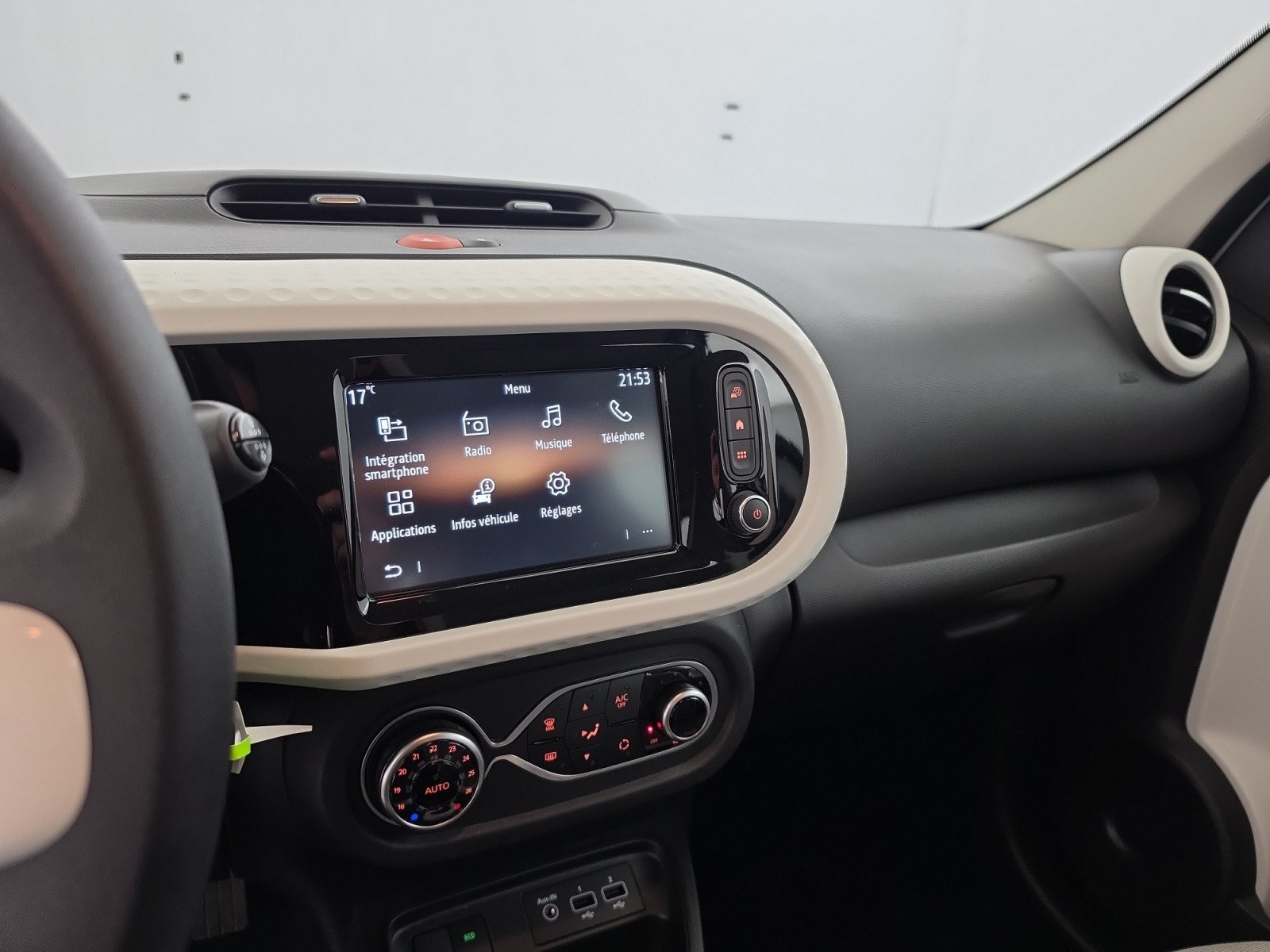 Vente en ligne Renault Twingo Electrique Twingo III E-Tech au prix de 13 890 €
