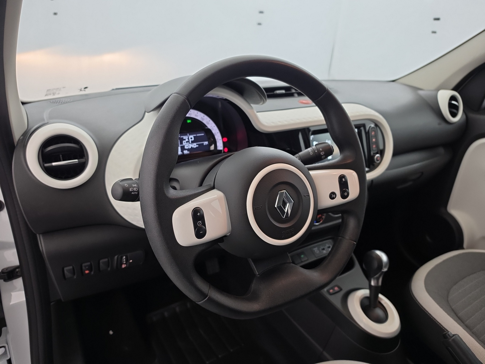 Vente en ligne Renault Twingo Electrique Twingo III E-Tech au prix de 13 890 €