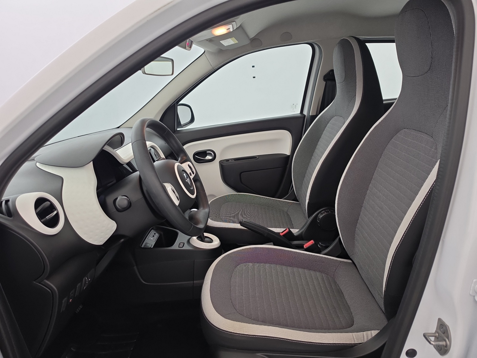Vente en ligne Renault Twingo Electrique Twingo III E-Tech au prix de 13 890 €