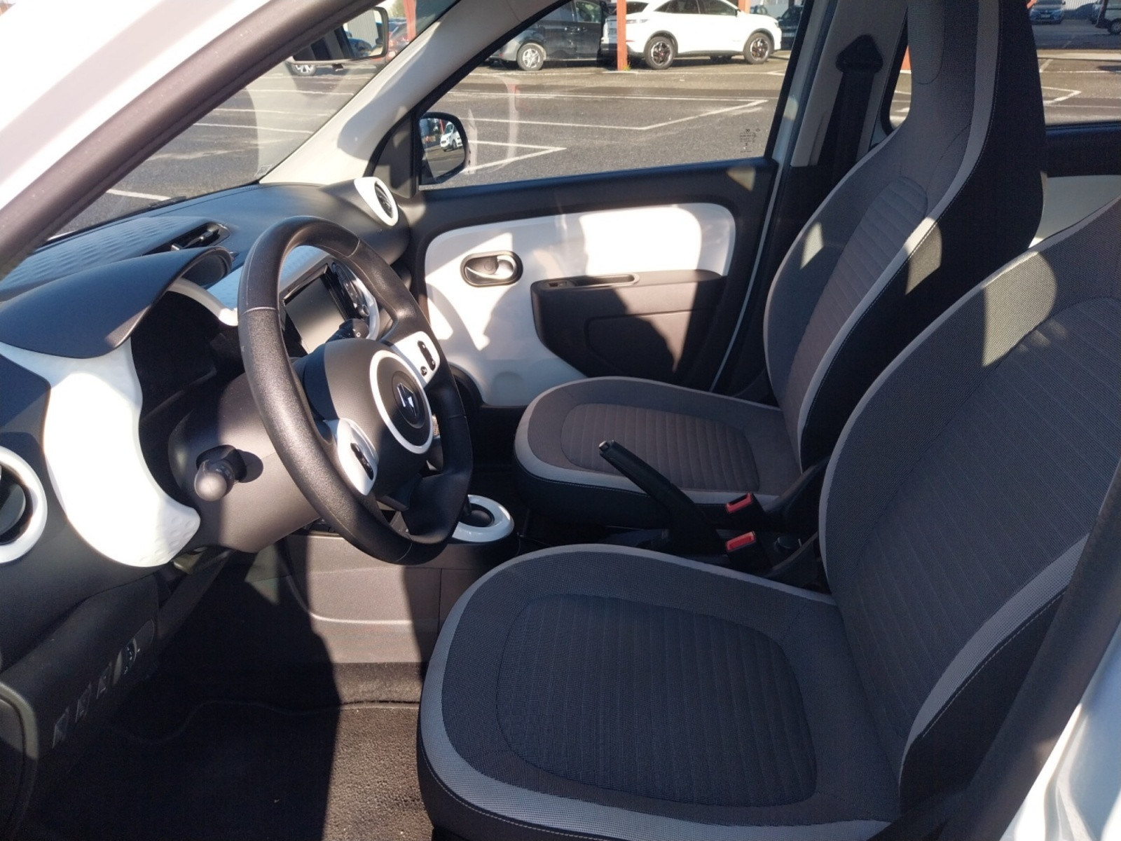 Vente en ligne Renault Twingo Electrique Twingo III E-Tech au prix de 12 990 €