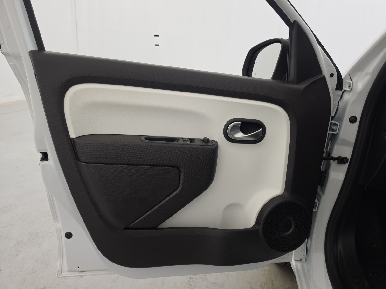 Vente en ligne Renault Twingo Electrique Twingo III E-Tech au prix de 12 990 €