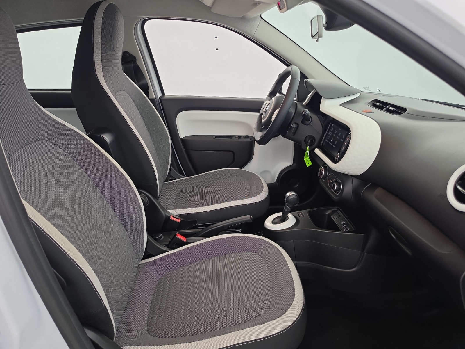 Vente en ligne Renault Twingo Electrique Twingo III E-Tech au prix de 12 990 €