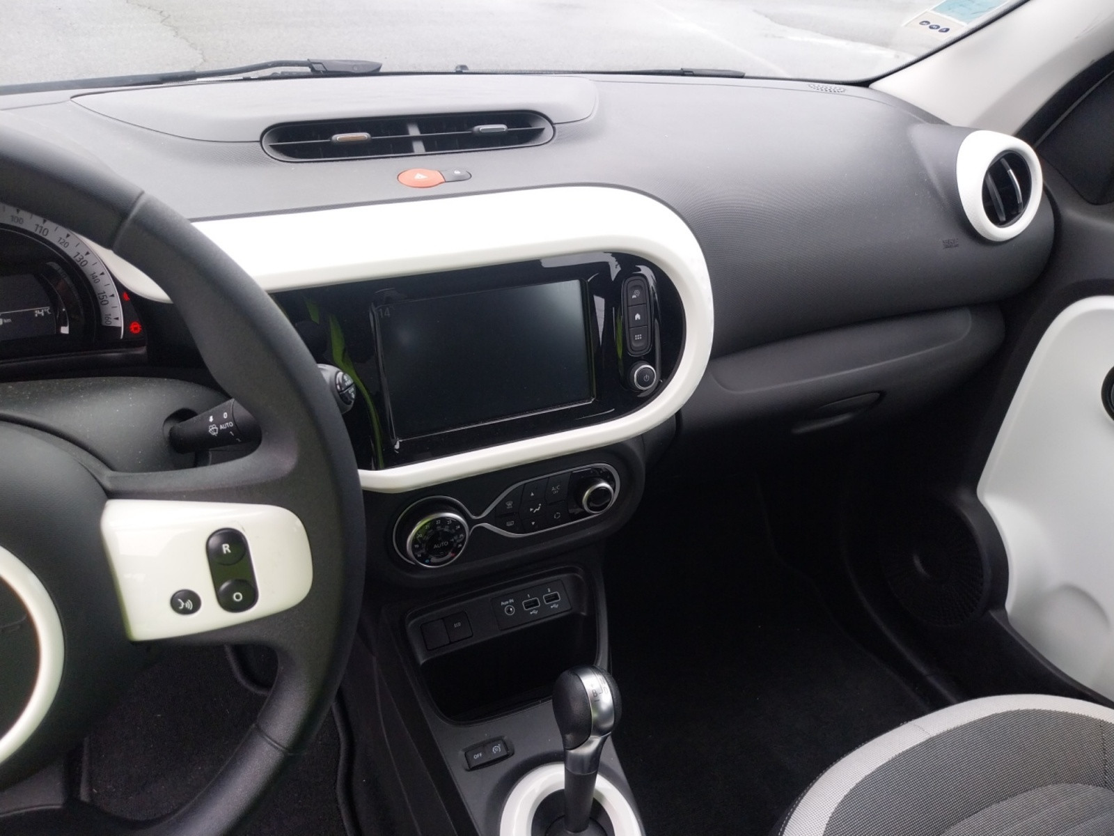 Vente en ligne Renault Twingo Electrique Twingo III E-Tech au prix de 13 890 €