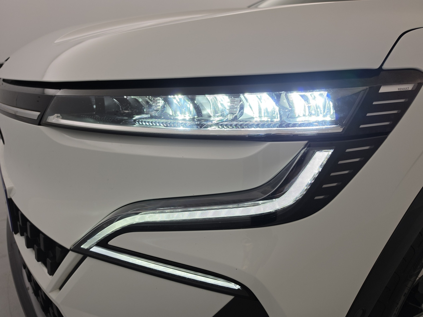 Vente en ligne Renault Megane E-Tech  EV60 220 ch super charge au prix de 23 690 €
