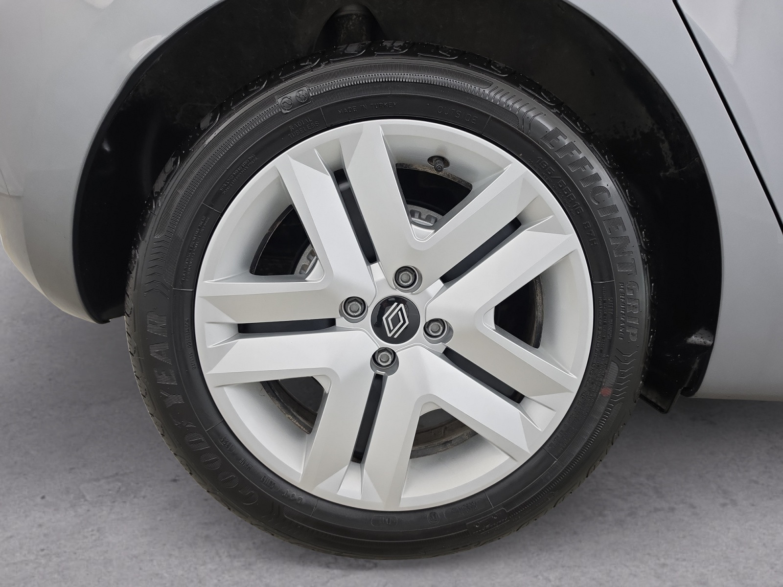 Vente en ligne Renault Clio 5 Clio Blue dCi 100 ch GSR2 au prix de 18 490 €