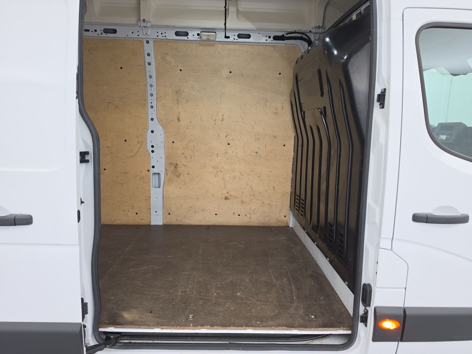 Vente en ligne Renault Master Fourgon MASTER FGN TRAC F3500 L3H3 BLUE DCI 135 au prix de 22 990 €
