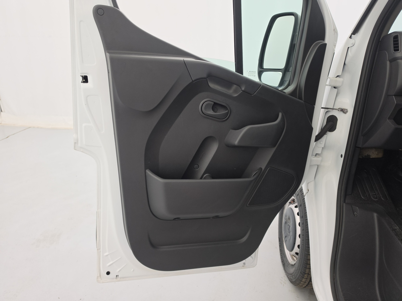 Vente en ligne Renault Master Fourgon MASTER FGN TRAC F3500 L3H3 BLUE DCI 135 au prix de 22 990 €