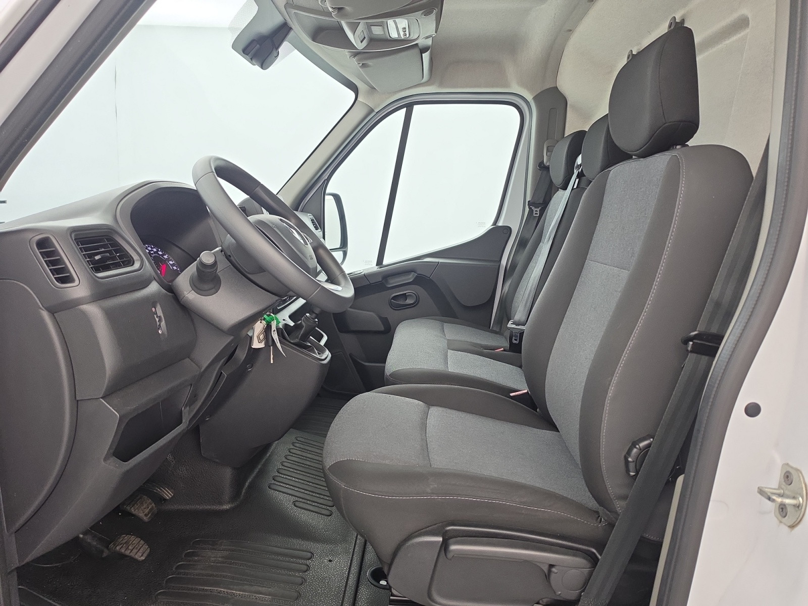 Vente en ligne Renault Master Fourgon MASTER FGN TRAC F3500 L3H3 BLUE DCI 135 au prix de 22 990 €