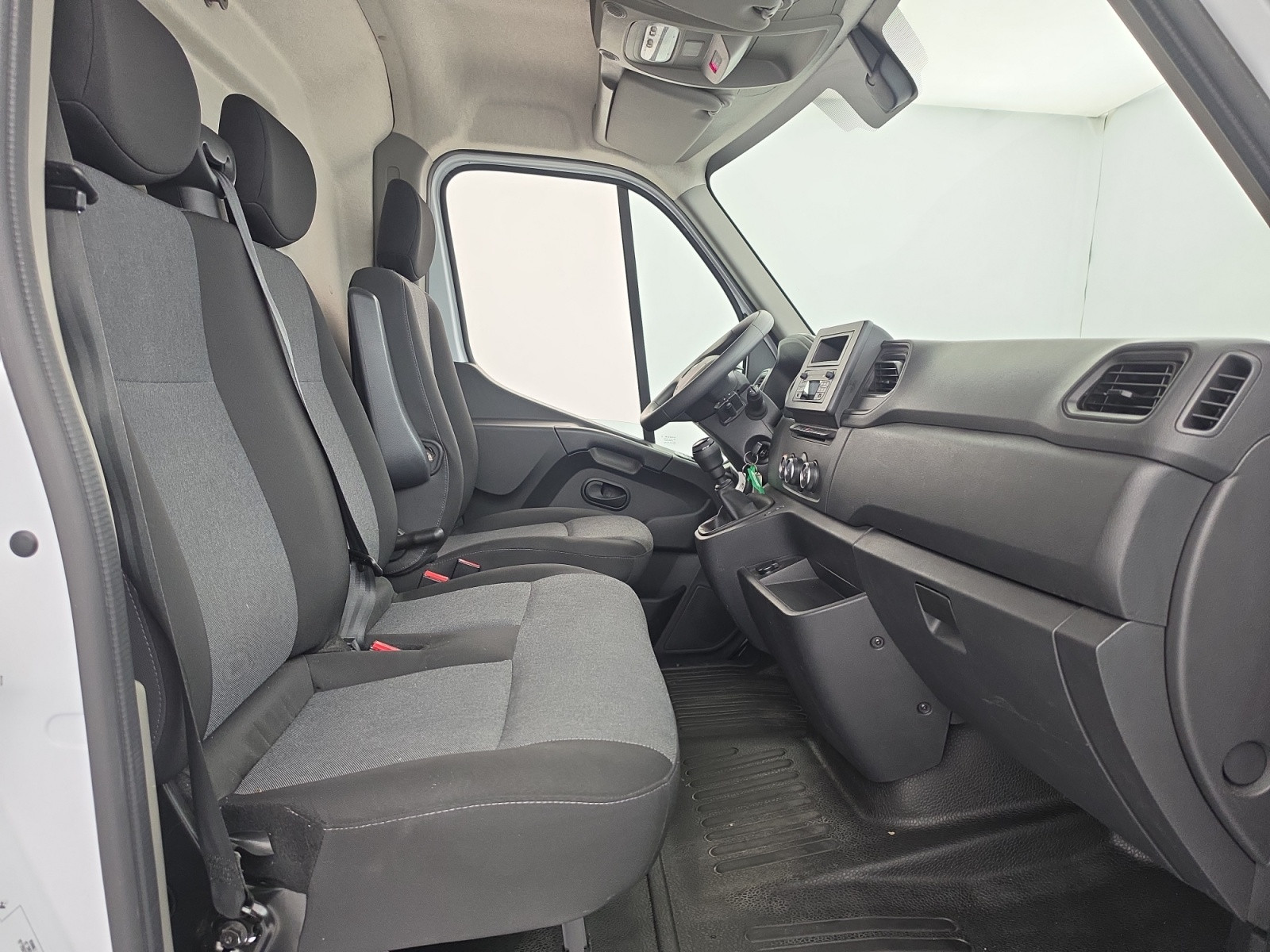 Vente en ligne Renault Master Fourgon MASTER FGN TRAC F3500 L3H3 BLUE DCI 135 au prix de 22 990 €