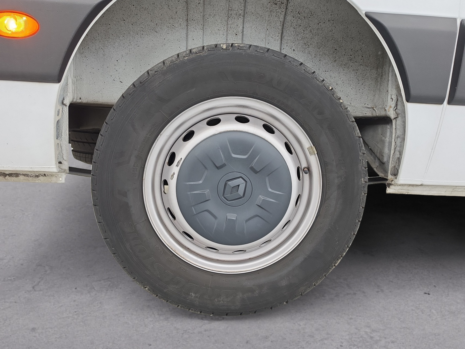 Vente en ligne Renault Master Fourgon MASTER FGN TRAC F3500 L3H3 BLUE DCI 135 au prix de 22 990 €