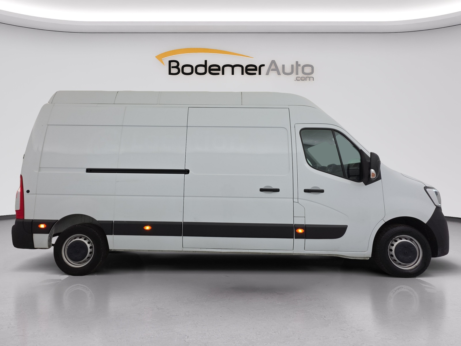 Vente en ligne Renault Master Fourgon MASTER FGN TRAC F3500 L3H3 BLUE DCI 135 au prix de 22 990 €