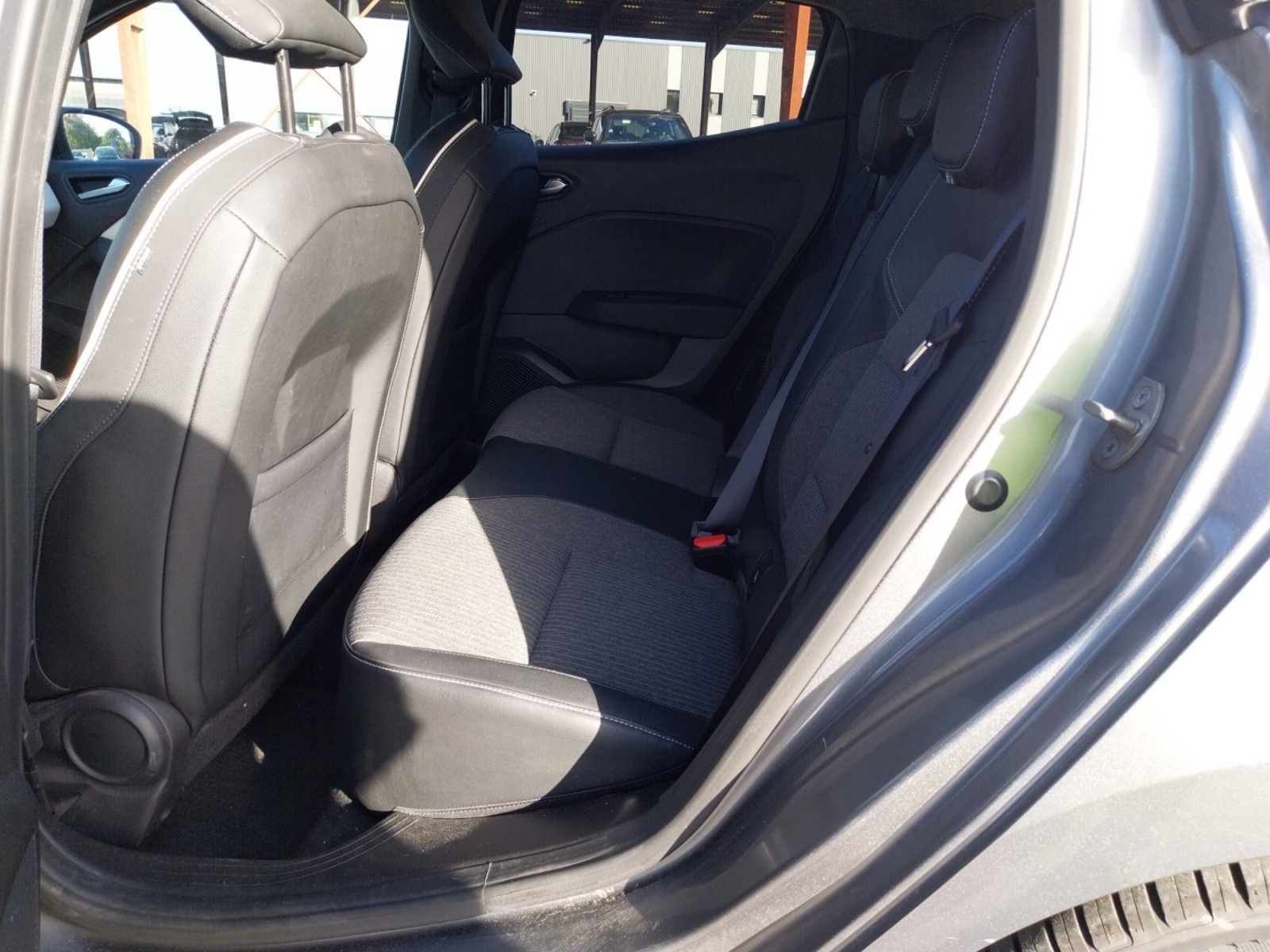 Vente en ligne Renault Clio 5 Clio E-Tech full hybrid 145 au prix de 16 990 €