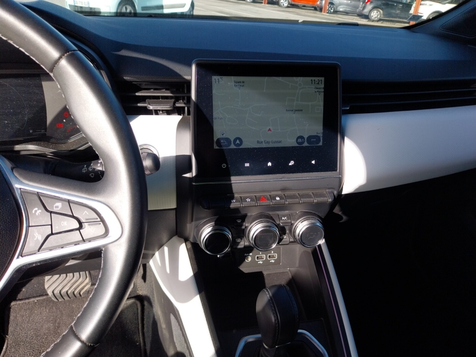Vente en ligne Renault Clio 5 Clio E-Tech full hybrid 145 au prix de 16 990 €