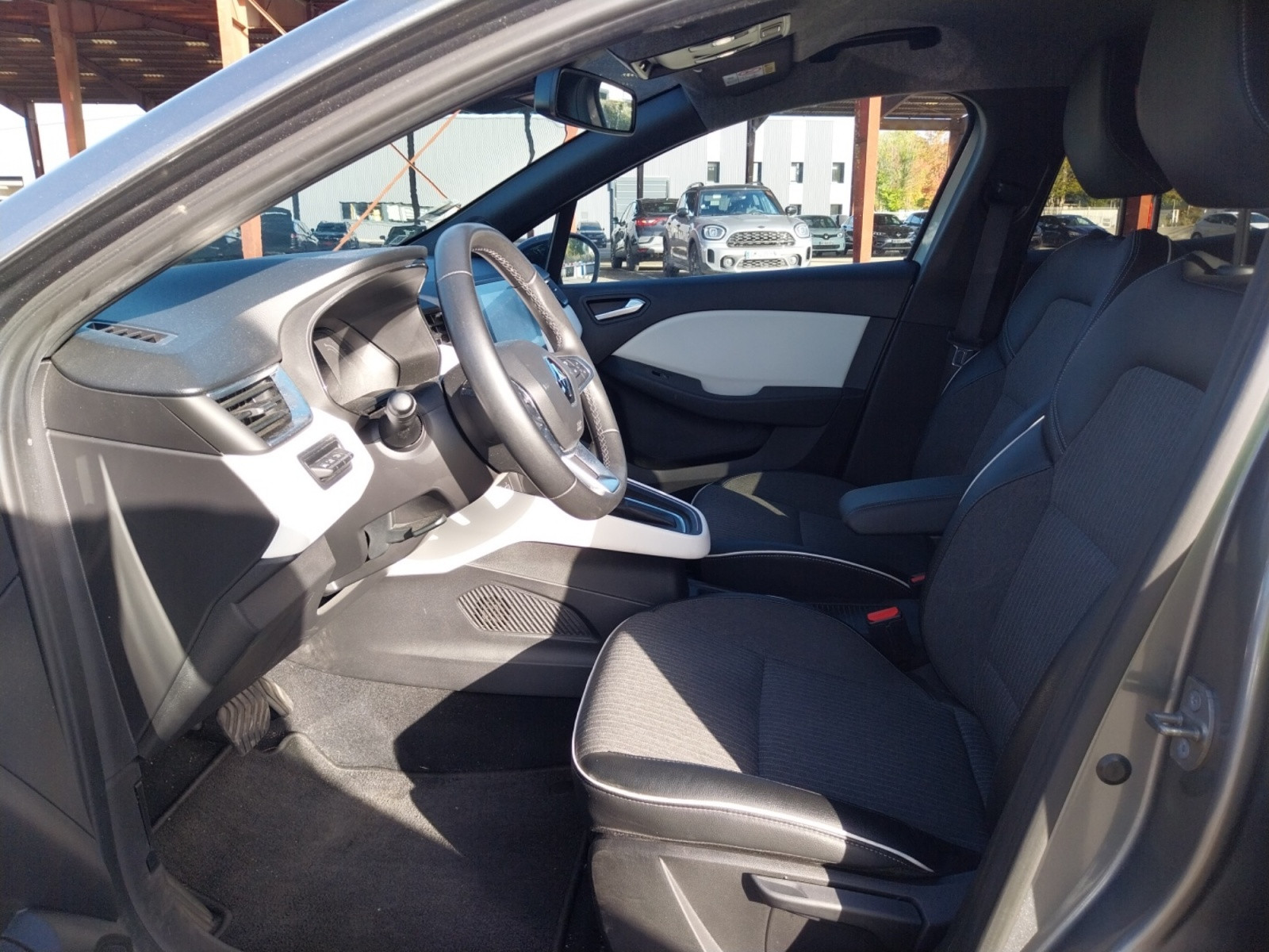 Vente en ligne Renault Clio 5 Clio E-Tech full hybrid 145 au prix de 16 990 €