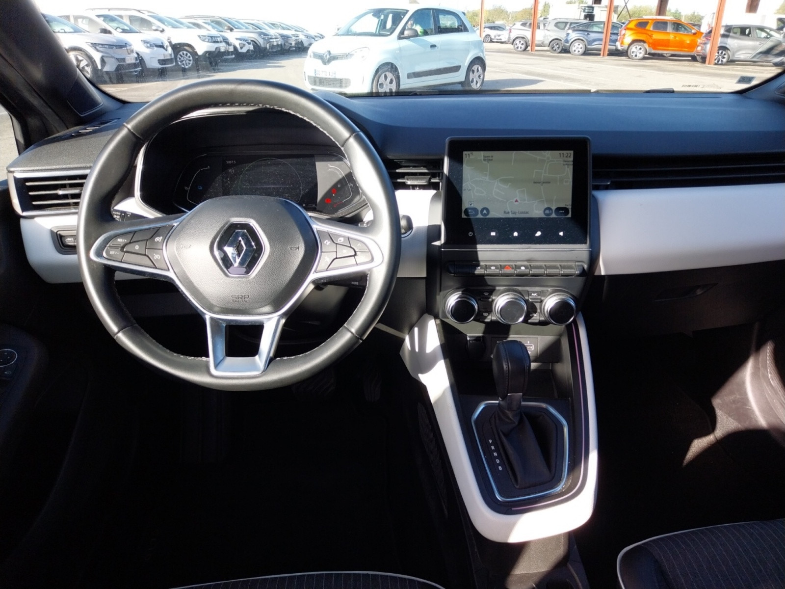 Vente en ligne Renault Clio 5 Clio E-Tech full hybrid 145 au prix de 16 990 €