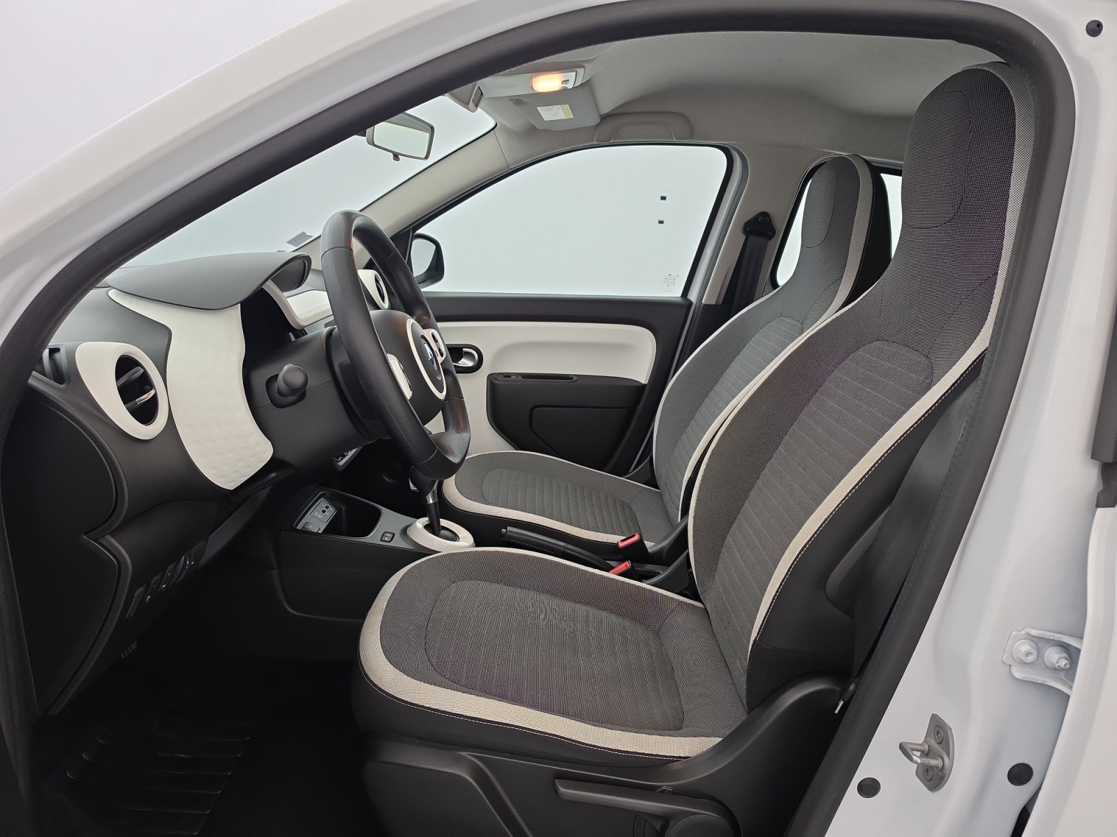 Vente en ligne Renault Twingo Electrique Twingo III E-Tech au prix de 12 990 €